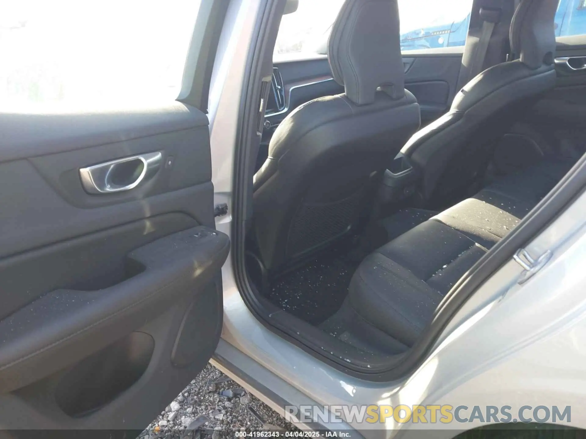 8 fotografías del automóvil dañado 7JRL12TL6RG307965 VOLVO S60 2024