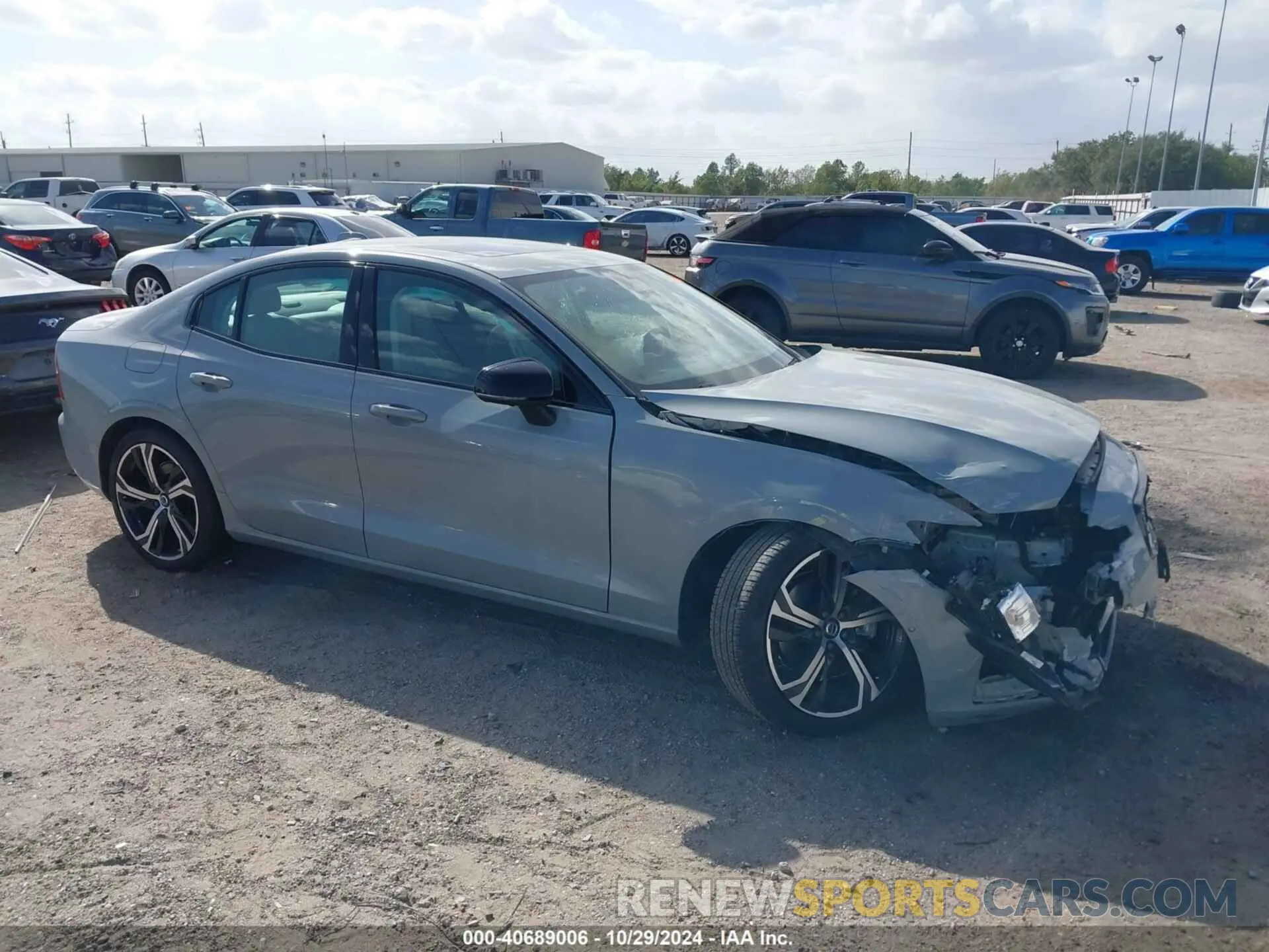 13 fotografías del automóvil dañado 7JRL12TM7RG311998 VOLVO S60 2024
