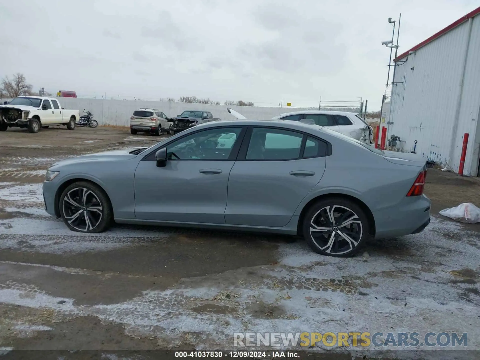 14 fotografías del automóvil dañado 7JRL12TM9RG280513 VOLVO S60 2024