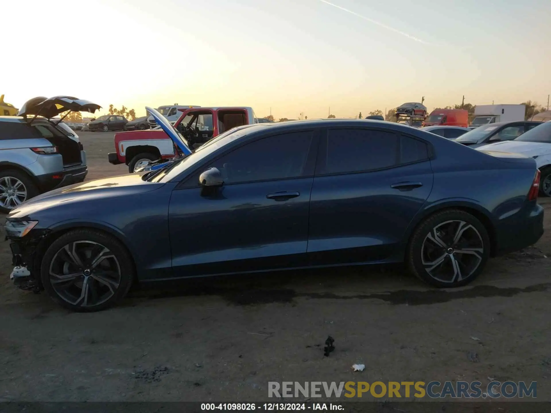 14 fotografías del automóvil dañado 7JRL12TM9RG305541 VOLVO S60 2024