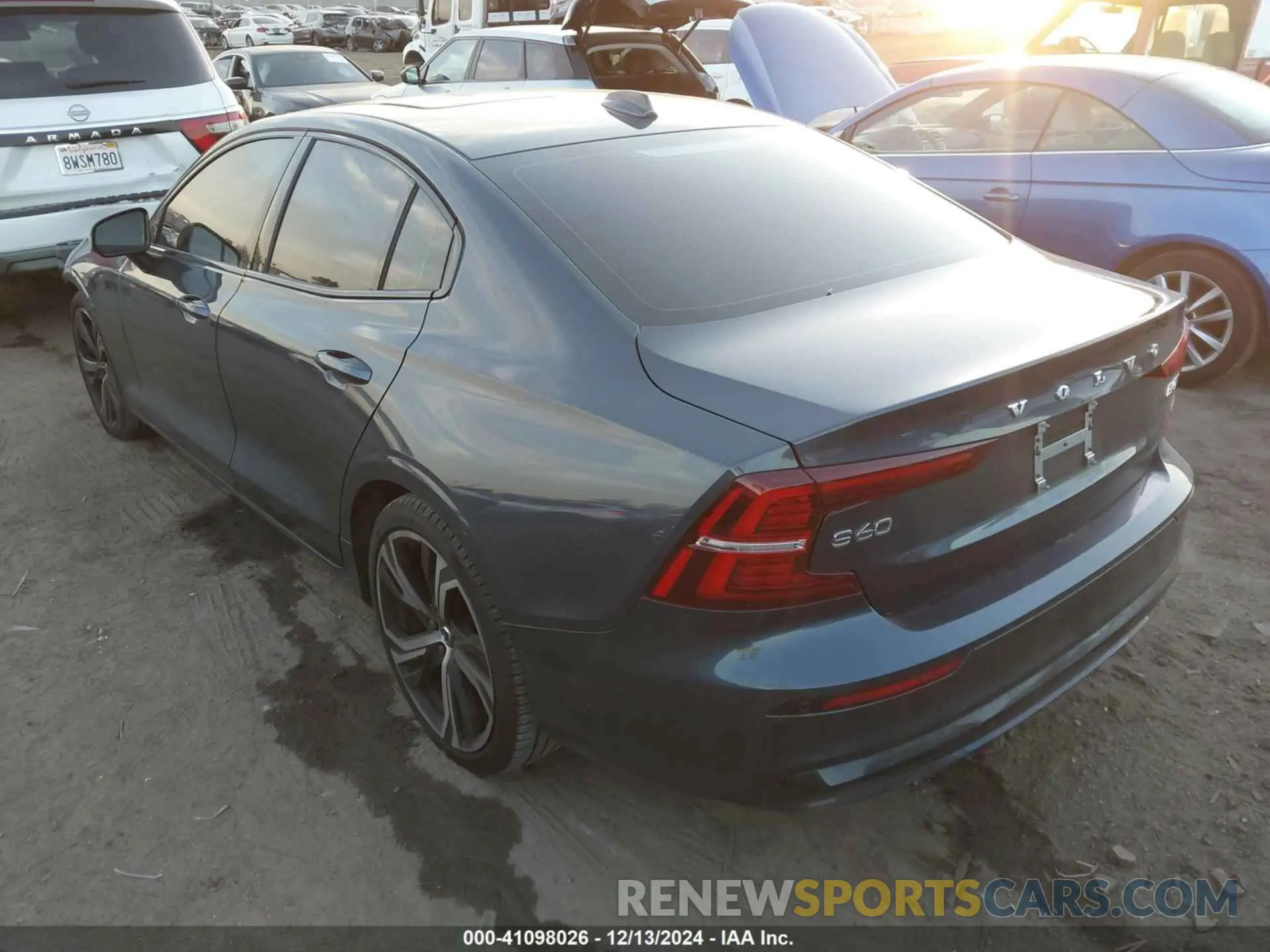 3 fotografías del automóvil dañado 7JRL12TM9RG305541 VOLVO S60 2024