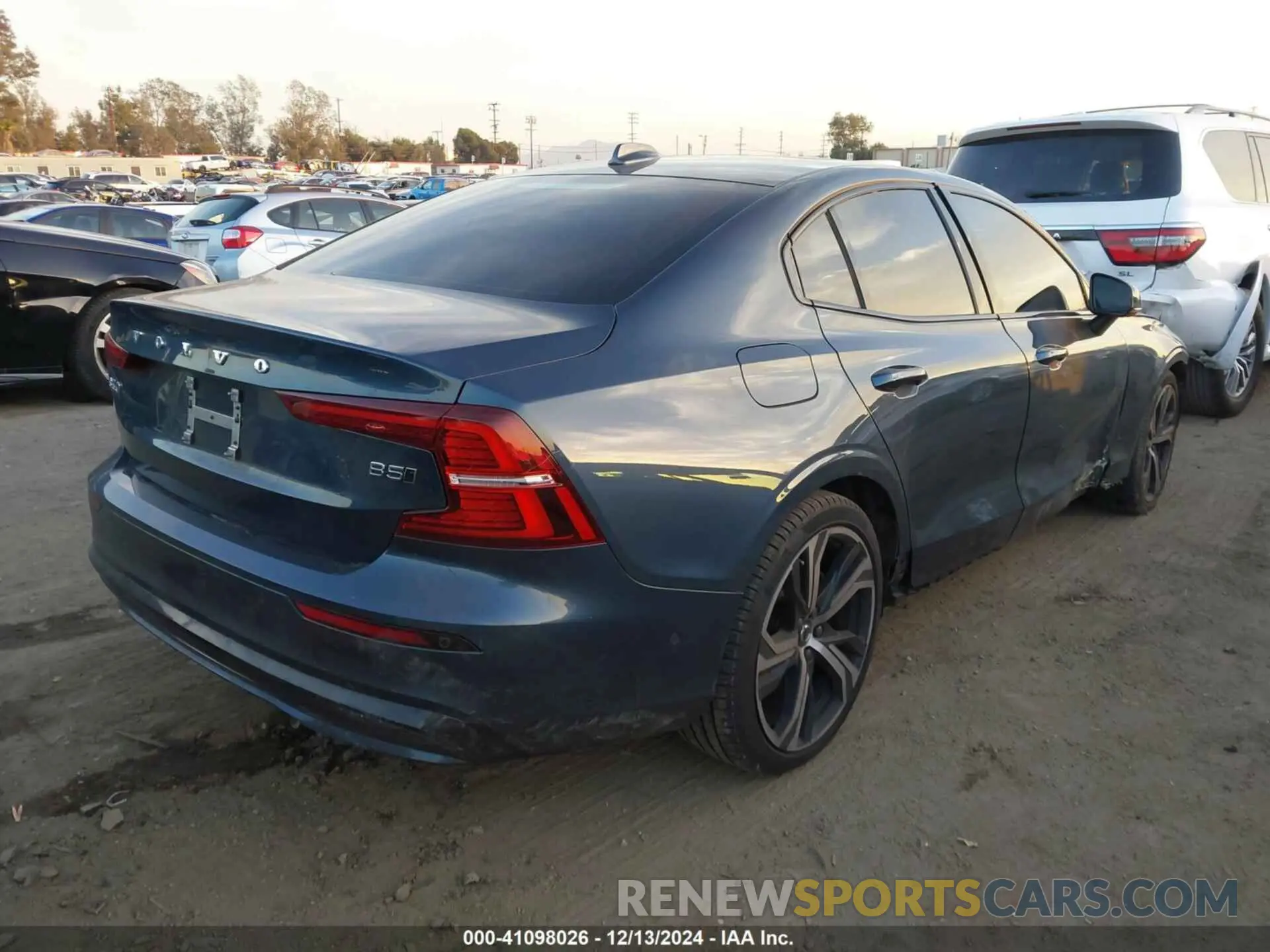 4 fotografías del automóvil dañado 7JRL12TM9RG305541 VOLVO S60 2024