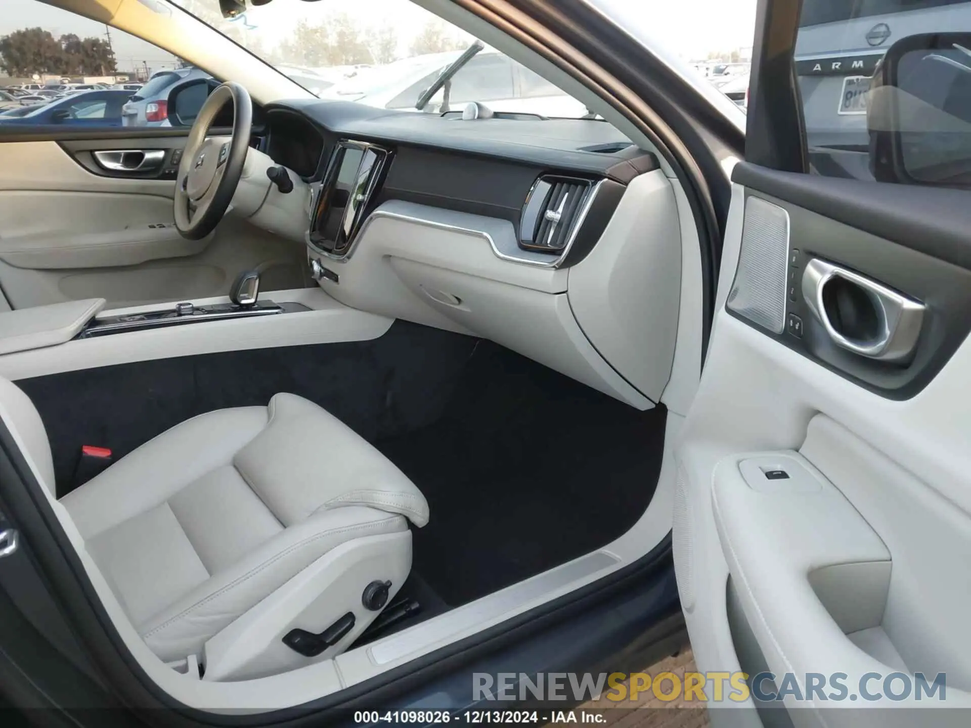 5 fotografías del automóvil dañado 7JRL12TM9RG305541 VOLVO S60 2024