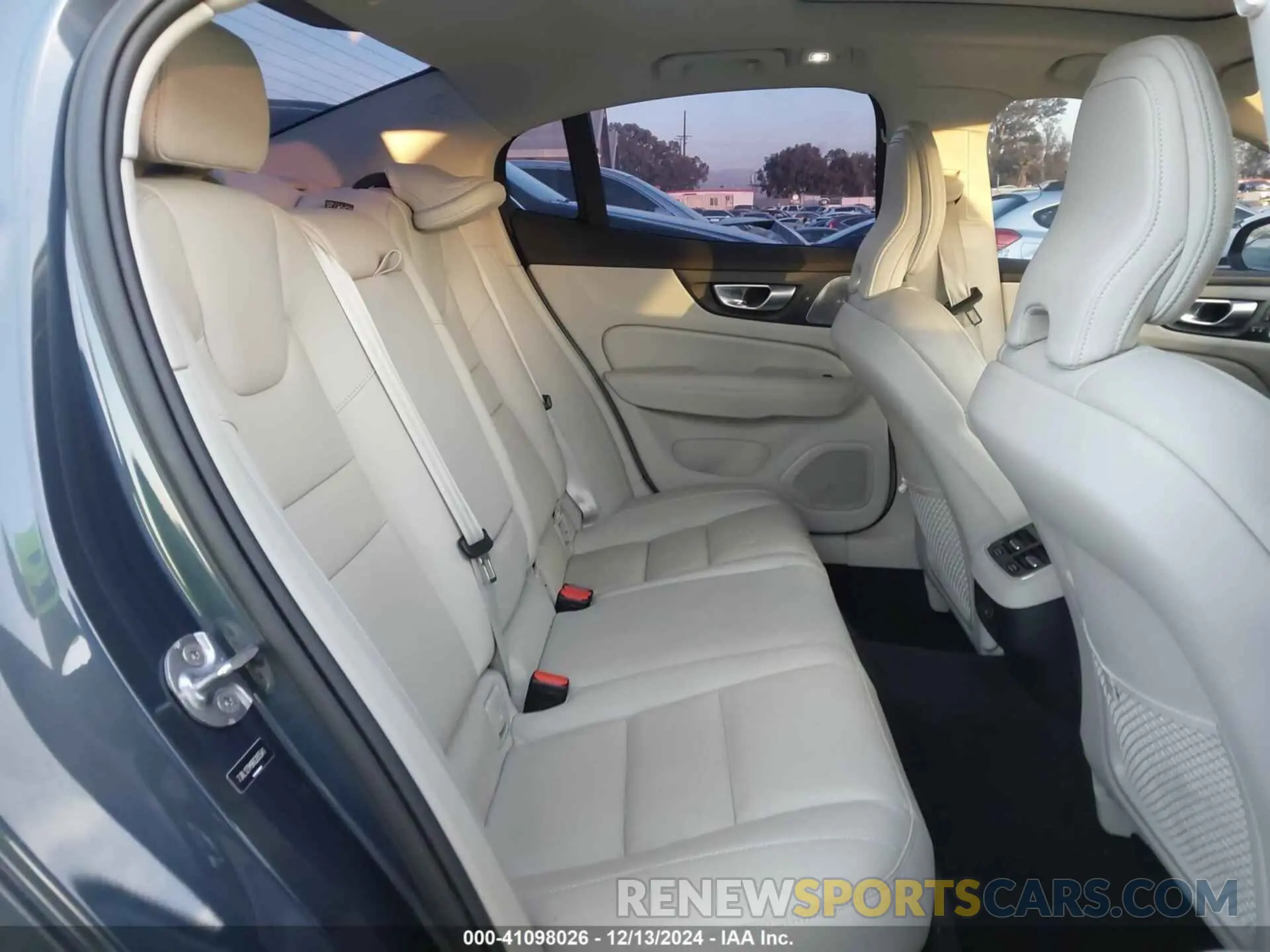 8 fotografías del automóvil dañado 7JRL12TM9RG305541 VOLVO S60 2024