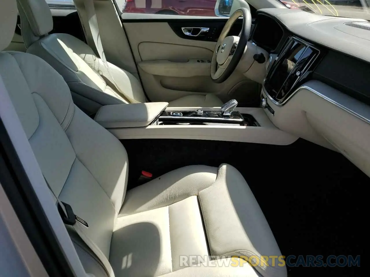 5 fotografías del automóvil dañado 7JRL12TL7NG154622 VOLVO S60 B5 INS 2022