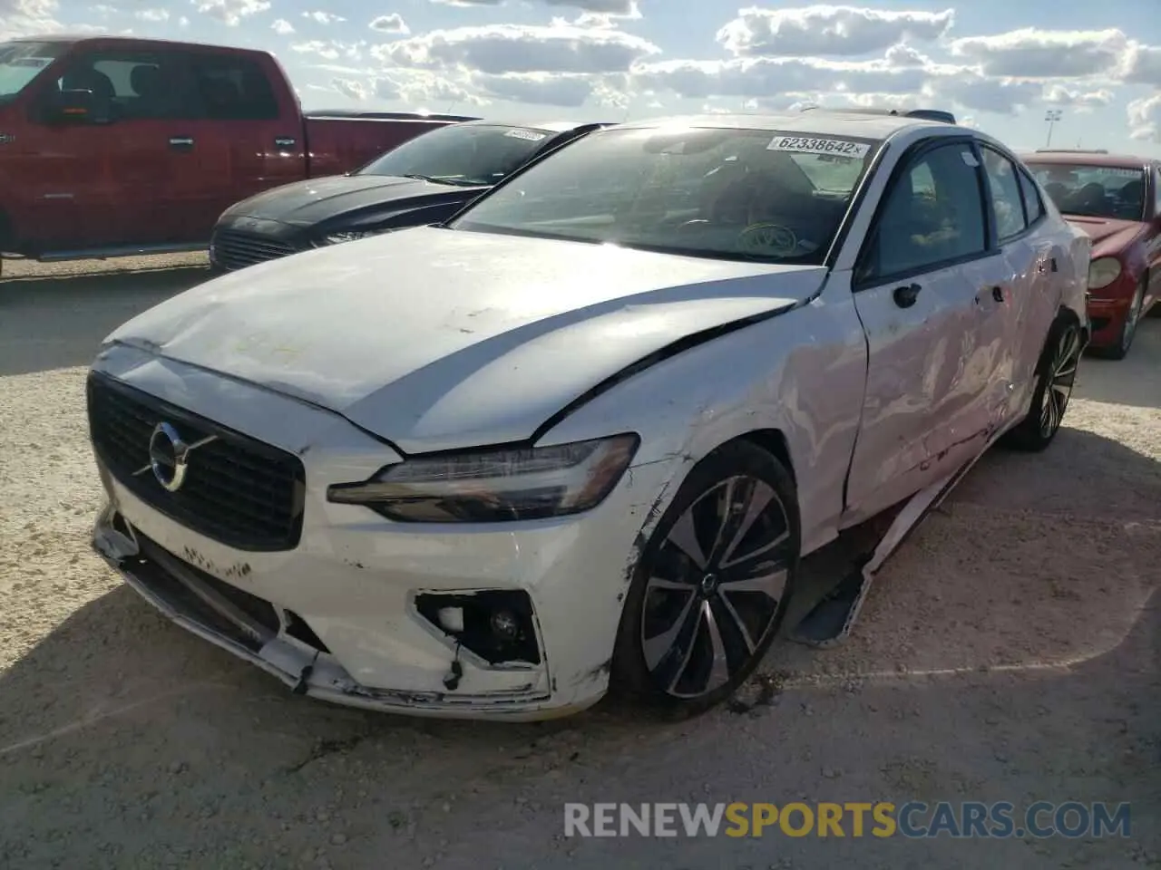 2 fotografías del automóvil dañado 7JRL12FZ4NG162919 VOLVO S60 B5 MOM 2022