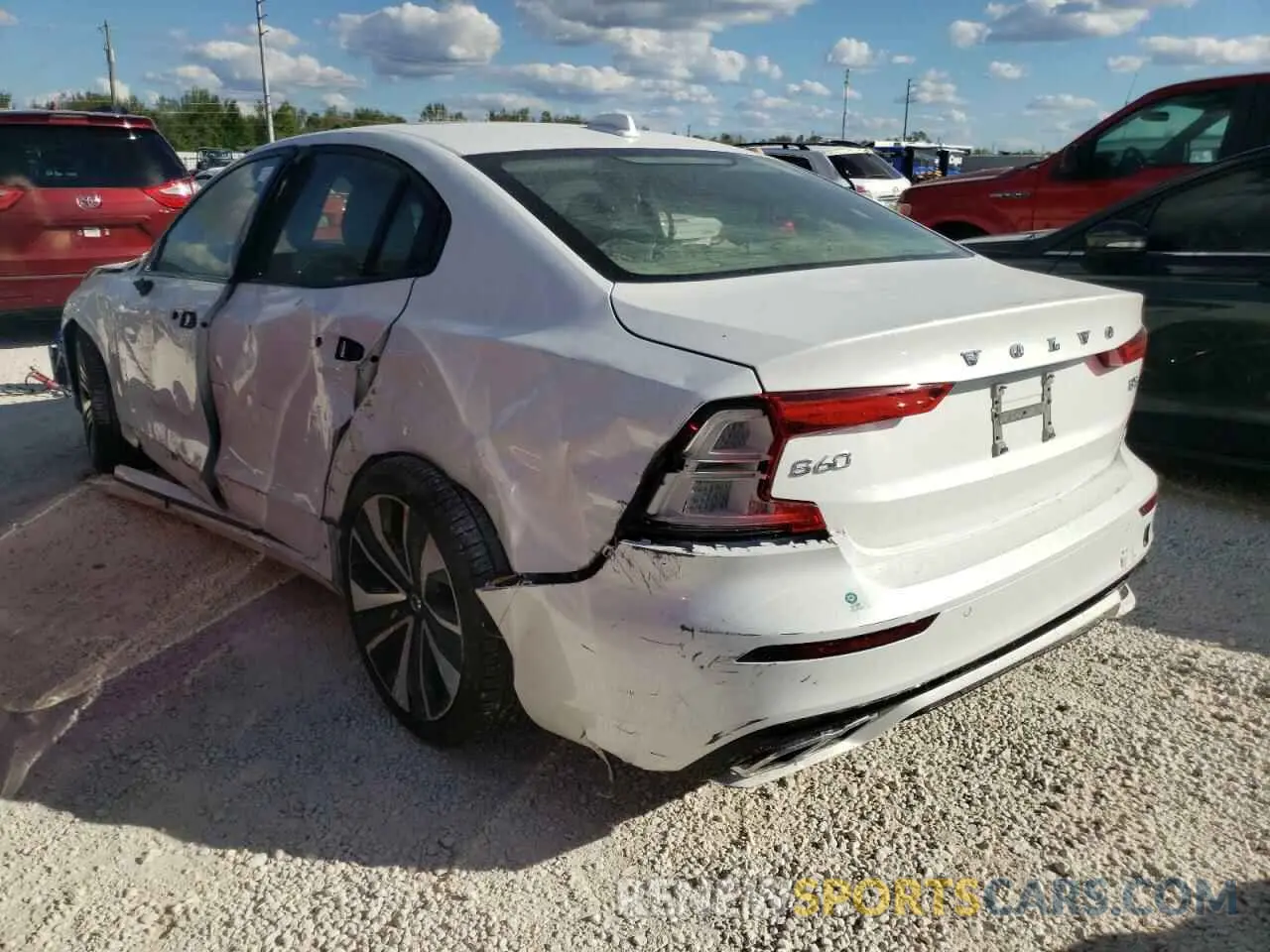 3 fotografías del automóvil dañado 7JRL12FZ4NG162919 VOLVO S60 B5 MOM 2022