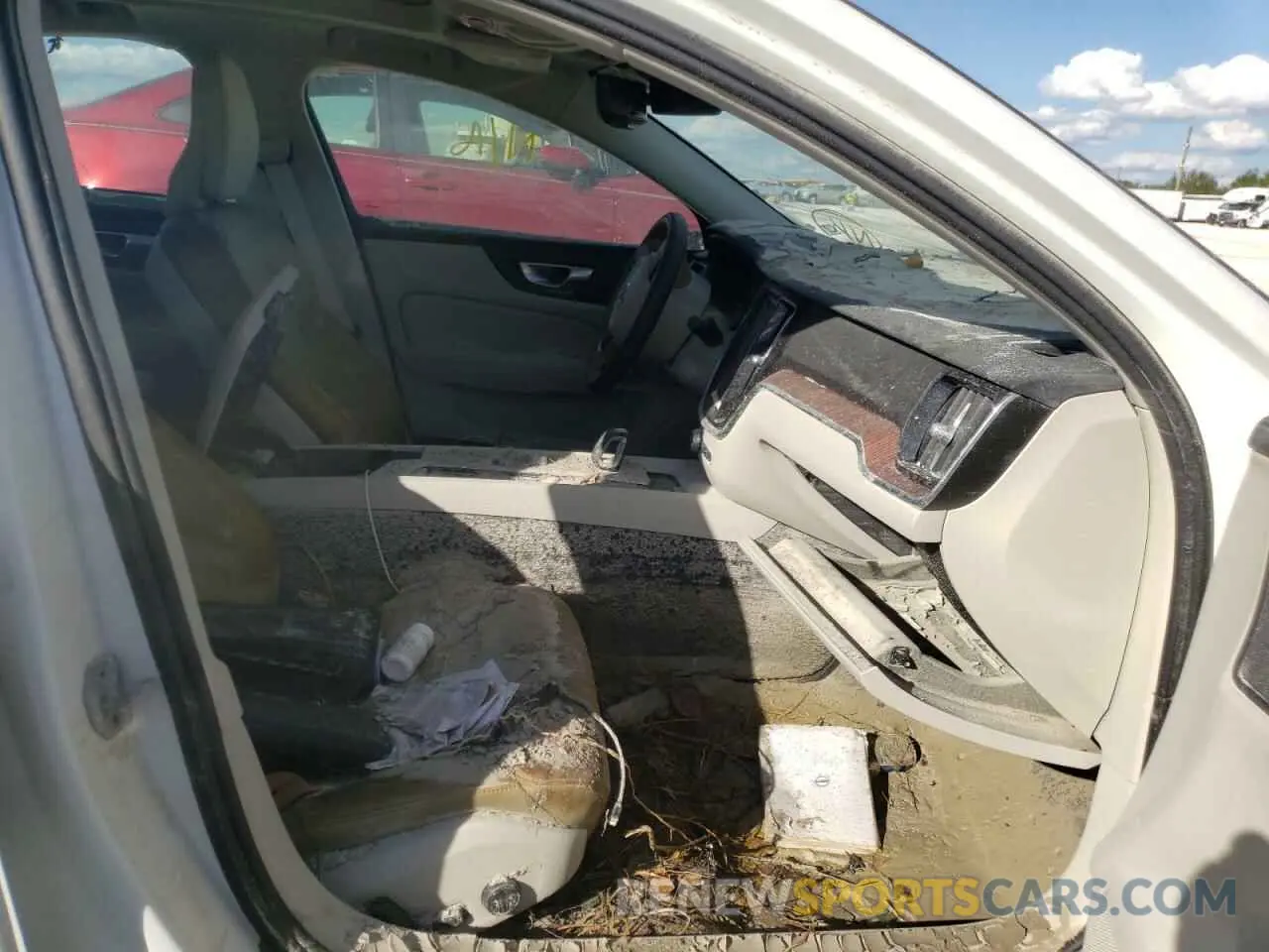 5 fotografías del automóvil dañado 7JRL12FZ4NG162919 VOLVO S60 B5 MOM 2022