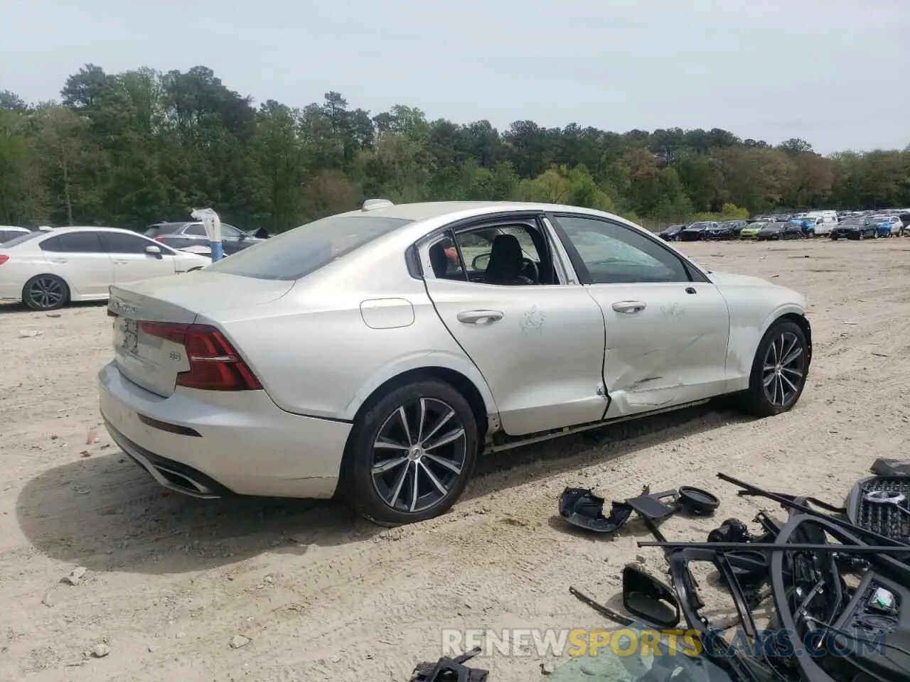 3 fotografías del automóvil dañado 7JRL12FZ5NG154246 VOLVO S60 B5 MOM 2022