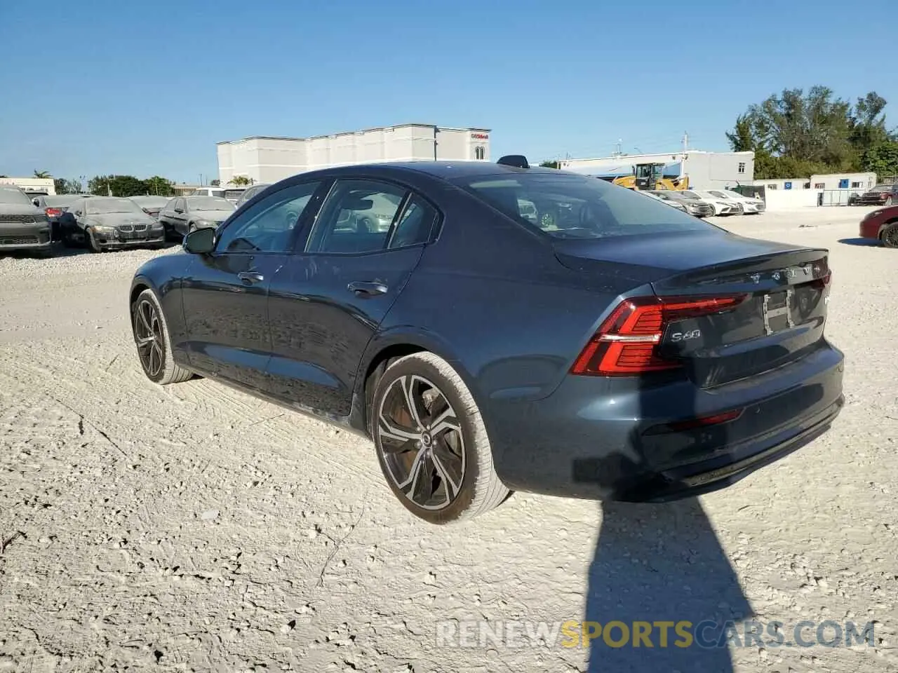 2 fotografías del automóvil dañado 7JRL12FKXPG252324 VOLVO S60 CORE 2023
