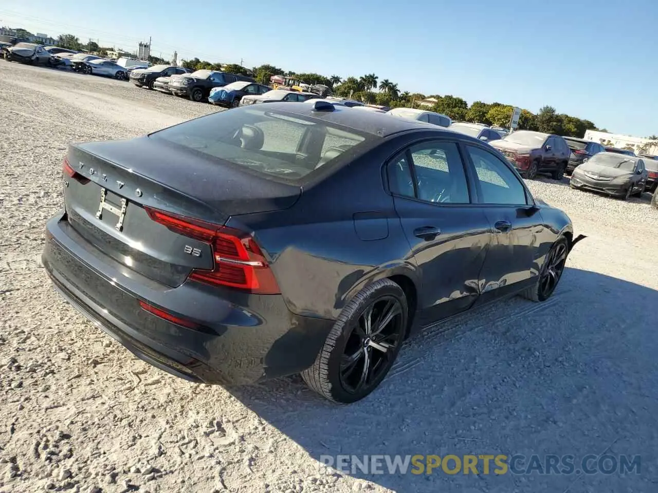 3 fotografías del automóvil dañado 7JRL12FKXPG252324 VOLVO S60 CORE 2023