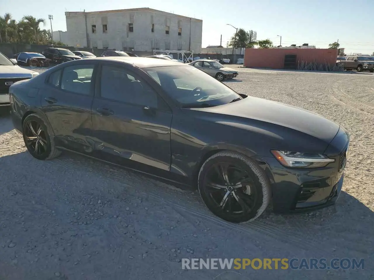 4 fotografías del automóvil dañado 7JRL12FKXPG252324 VOLVO S60 CORE 2023