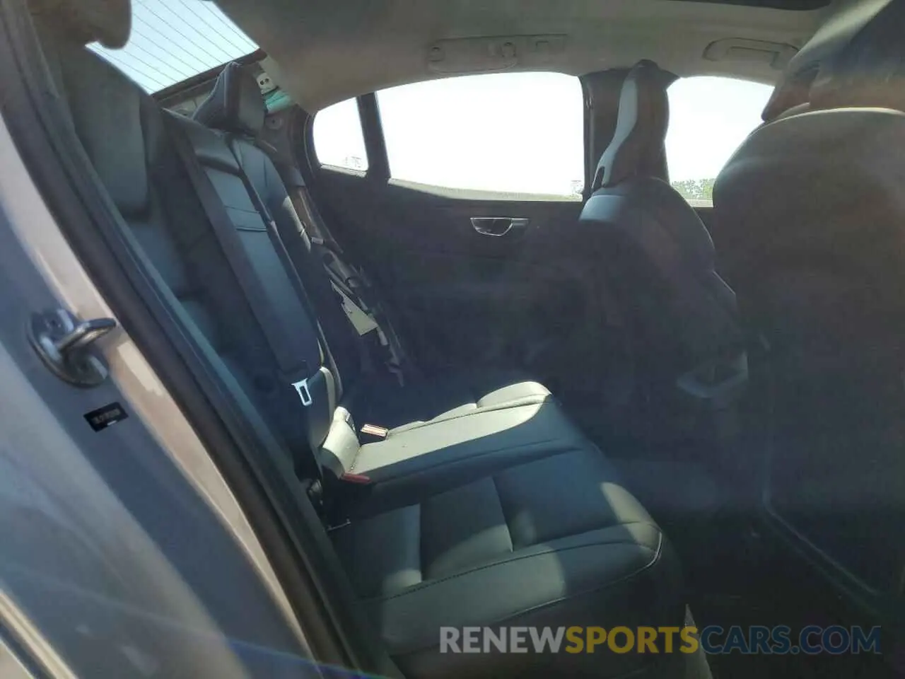 10 fotografías del automóvil dañado 7JRL12FV1PG234286 VOLVO S60 CORE 2023