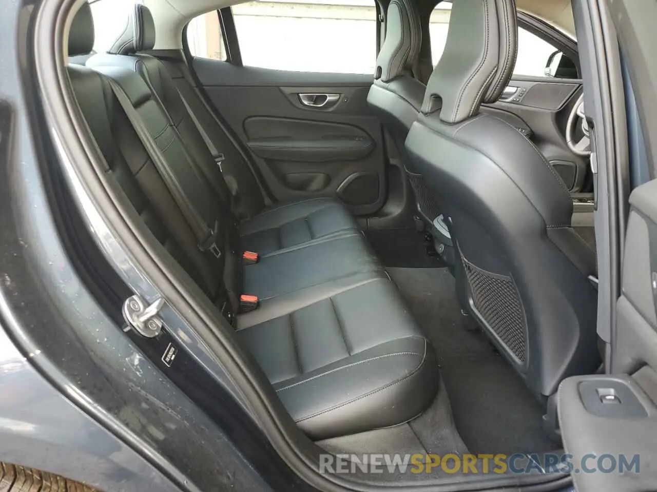 10 fotografías del automóvil dañado 7JRL12FK2RG327536 VOLVO S60 CORE 2024