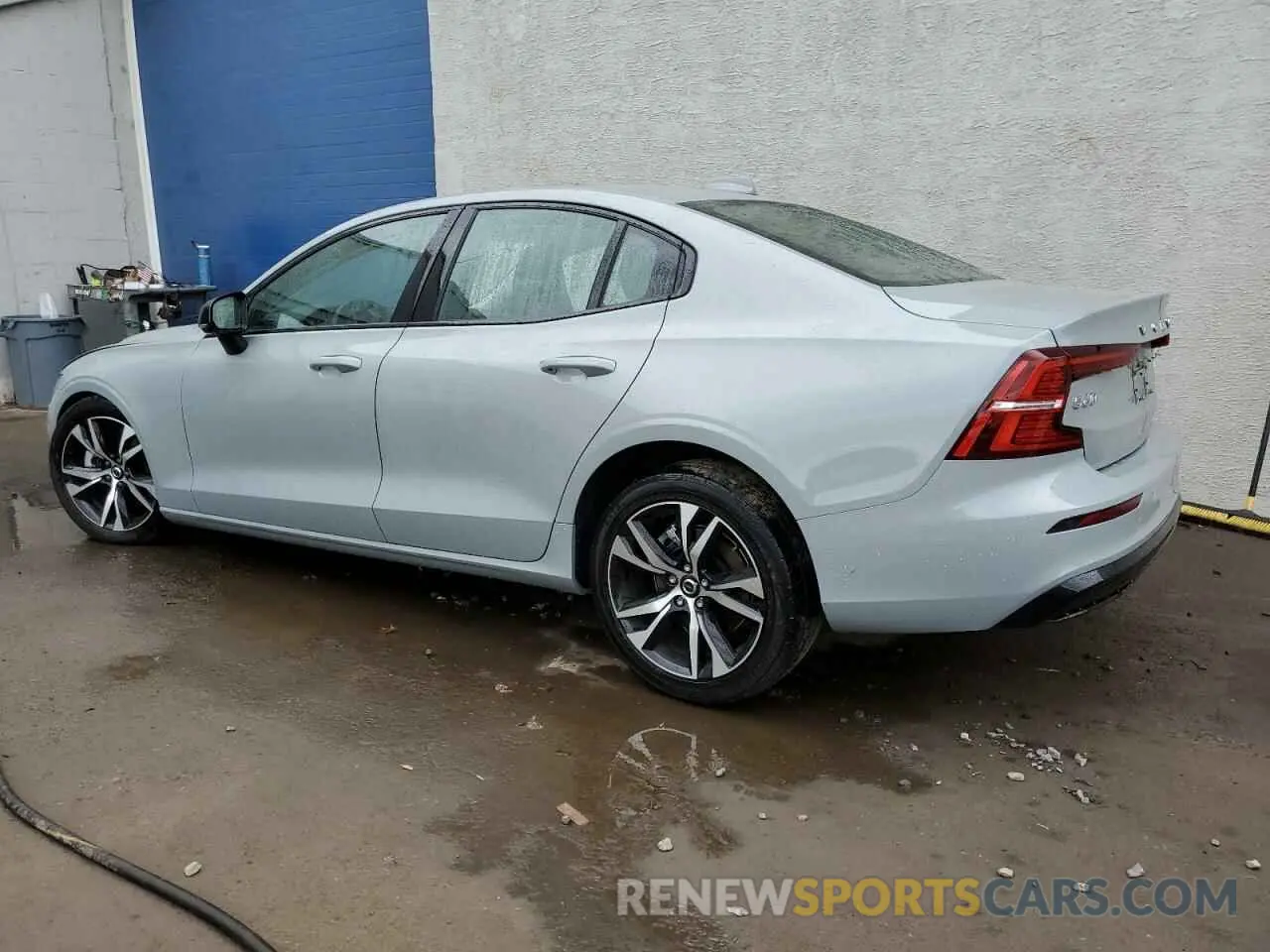 2 fotografías del automóvil dañado 7JRL12FK3RG323236 VOLVO S60 CORE 2024
