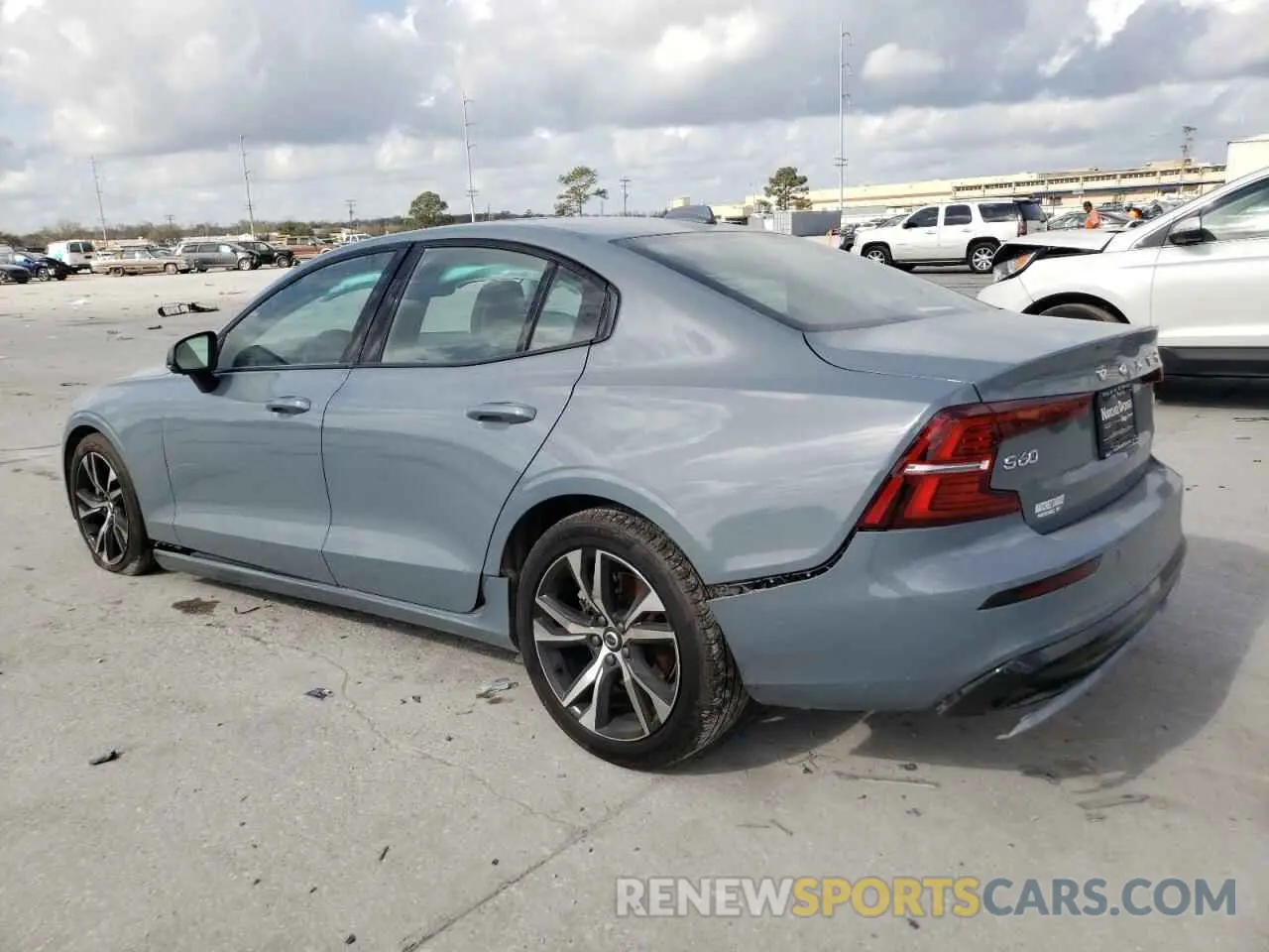2 fotografías del automóvil dañado 7JRL12FK5RG320466 VOLVO S60 CORE 2024