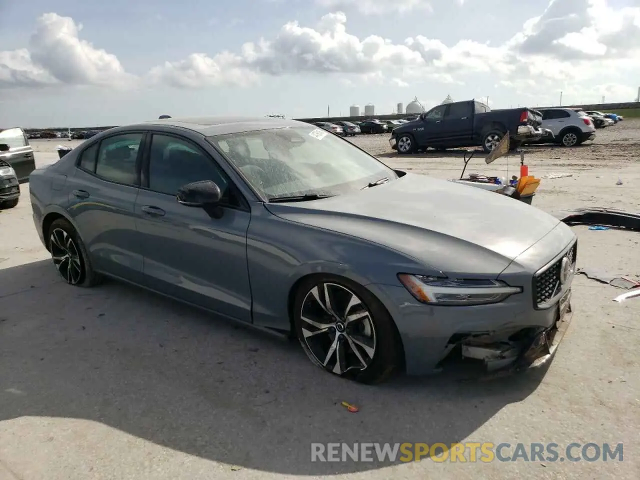 4 fotografías del automóvil dañado 7JRL12FK5RG320466 VOLVO S60 CORE 2024