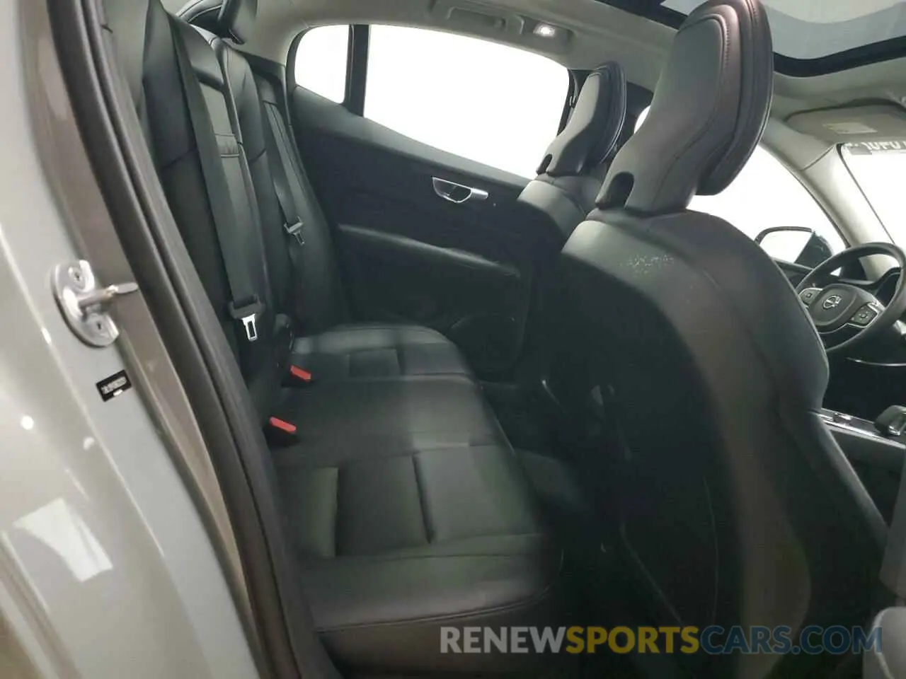 10 fotografías del automóvil dañado 7JRL12FK5RG322251 VOLVO S60 CORE 2024