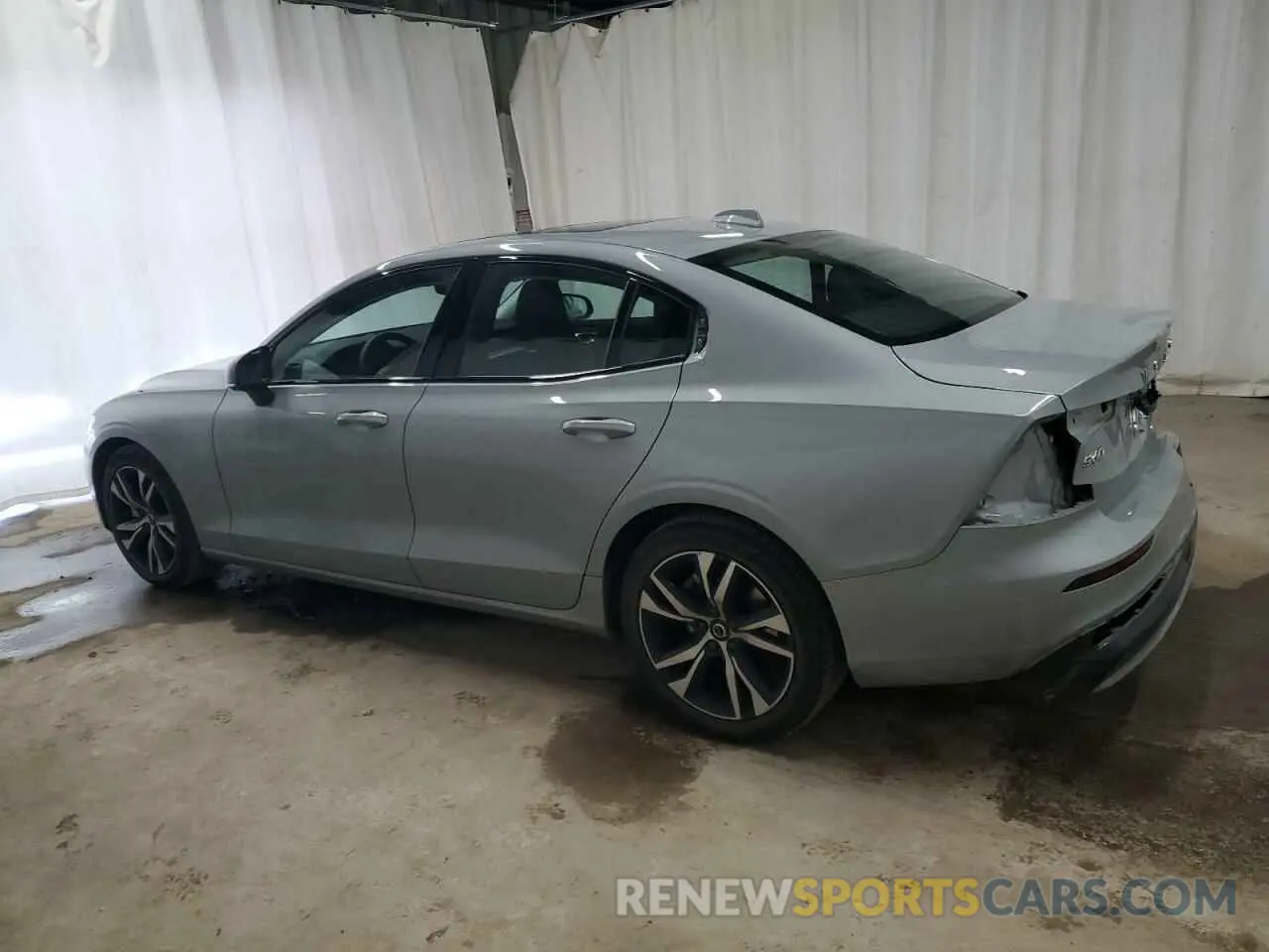 2 fotografías del automóvil dañado 7JRL12FK5RG322251 VOLVO S60 CORE 2024