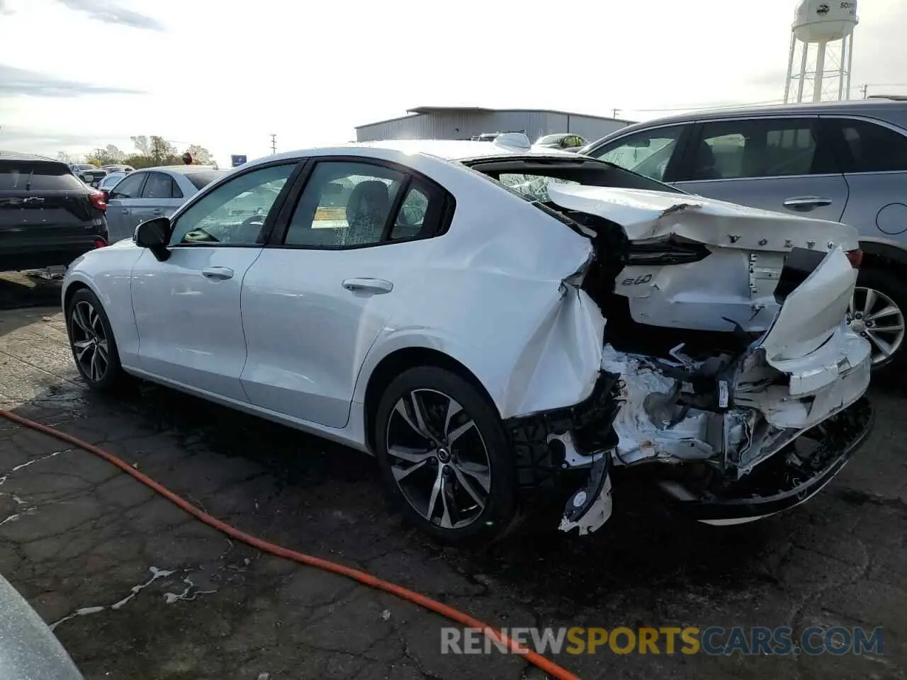 2 fotografías del automóvil dañado 7JRL12FK5RG323903 VOLVO S60 CORE 2024