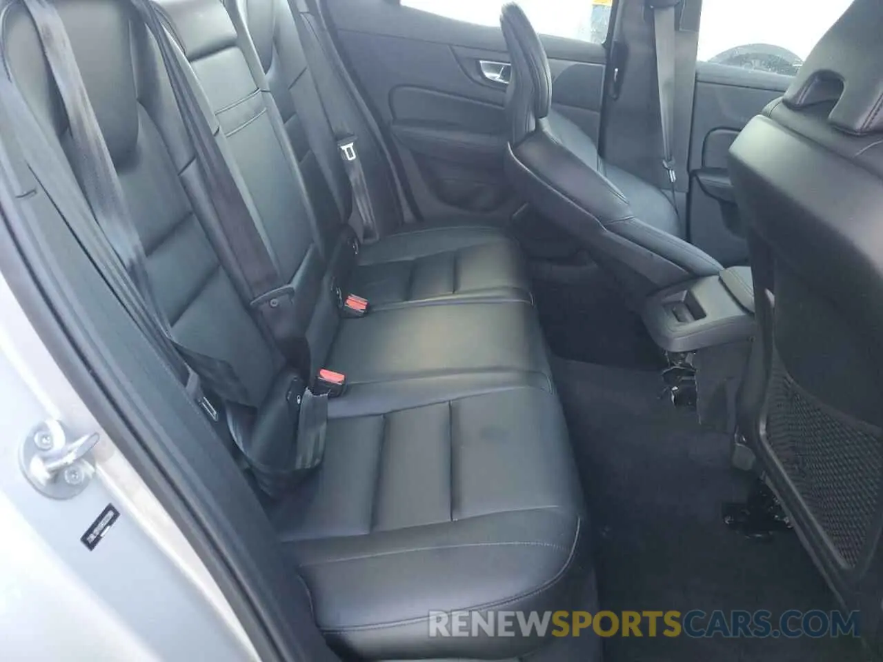10 fotografías del automóvil dañado 7JRL12FK6RG322288 VOLVO S60 CORE 2024