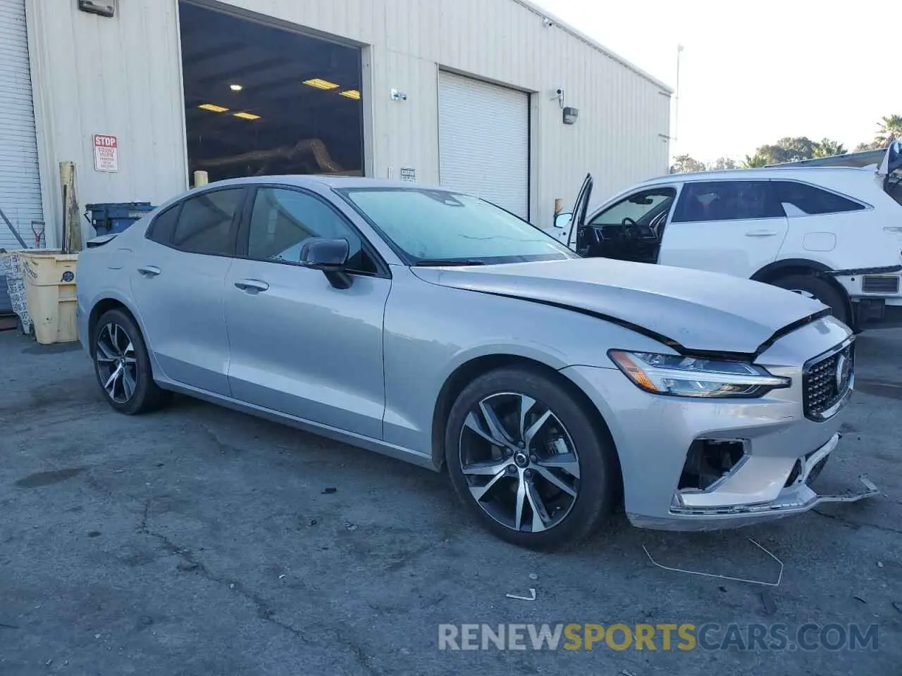 4 fotografías del automóvil dañado 7JRL12FK6RG322288 VOLVO S60 CORE 2024