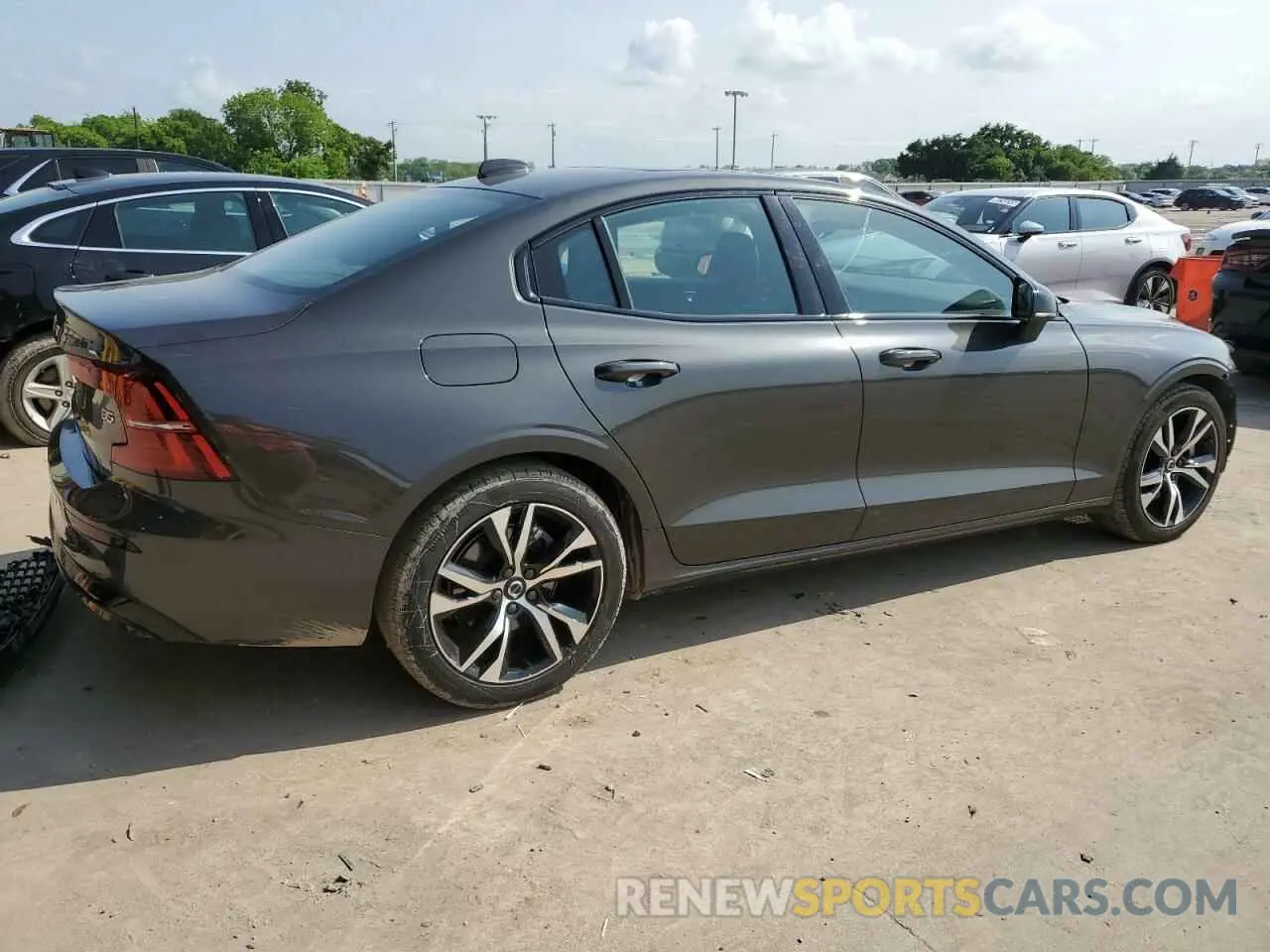 3 fotografías del automóvil dañado 7JRL12FK6RG322355 VOLVO S60 CORE 2024