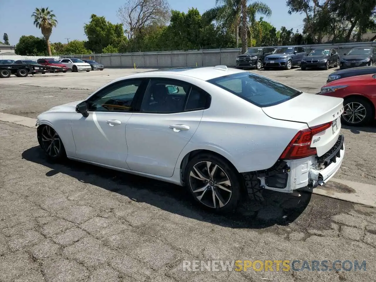 2 fotografías del automóvil dañado 7JRL12FK7RG313387 VOLVO S60 CORE 2024