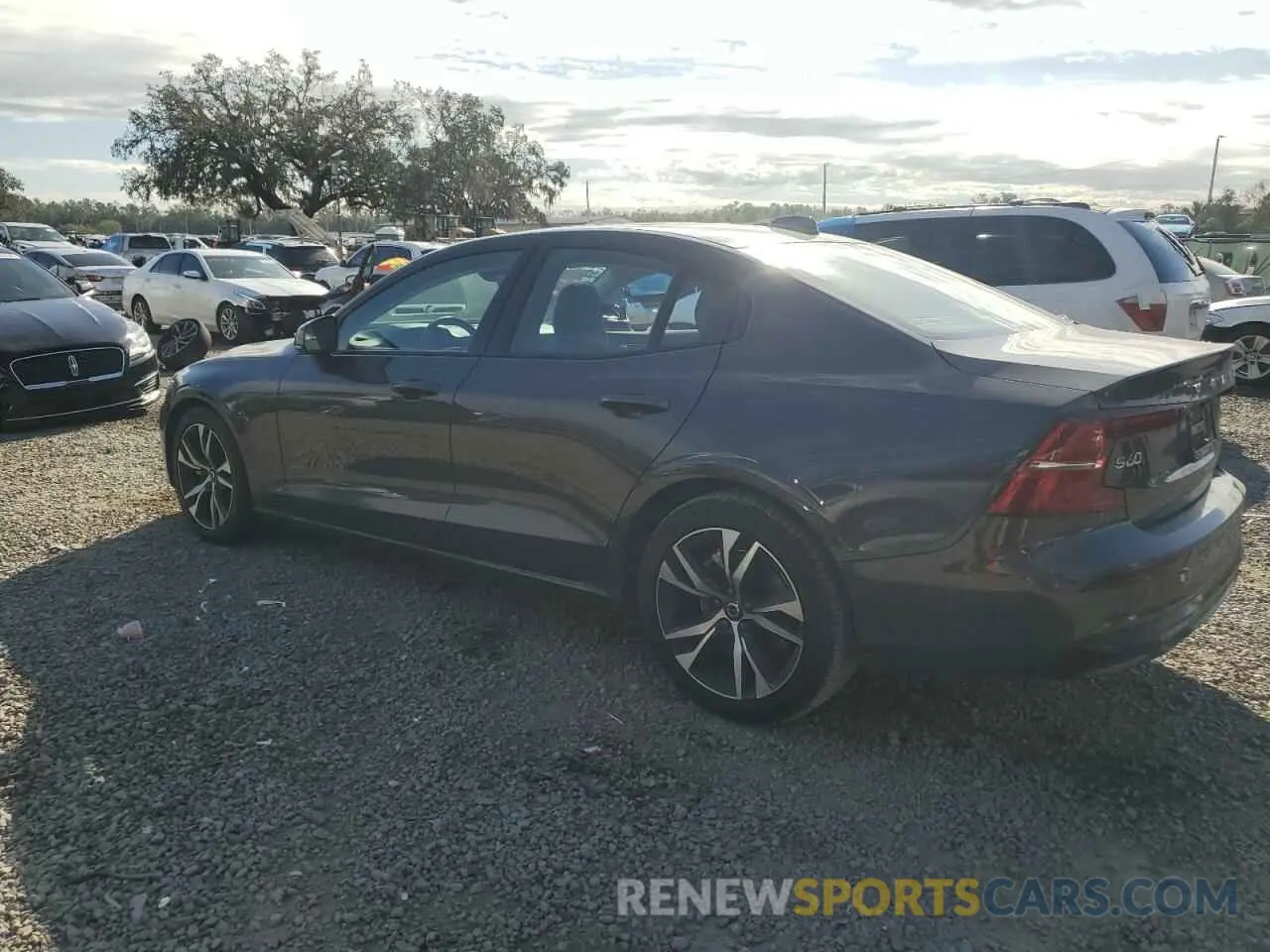 2 fotografías del automóvil dañado 7JRL12FK7RG321991 VOLVO S60 CORE 2024