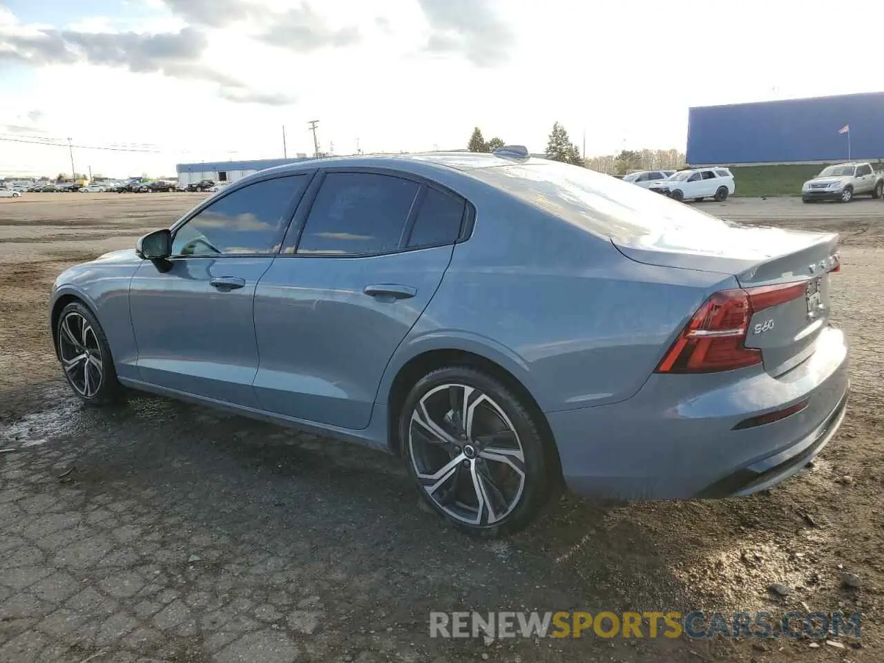 2 fotografías del automóvil dañado 7JRL12TK5RG319774 VOLVO S60 CORE 2024