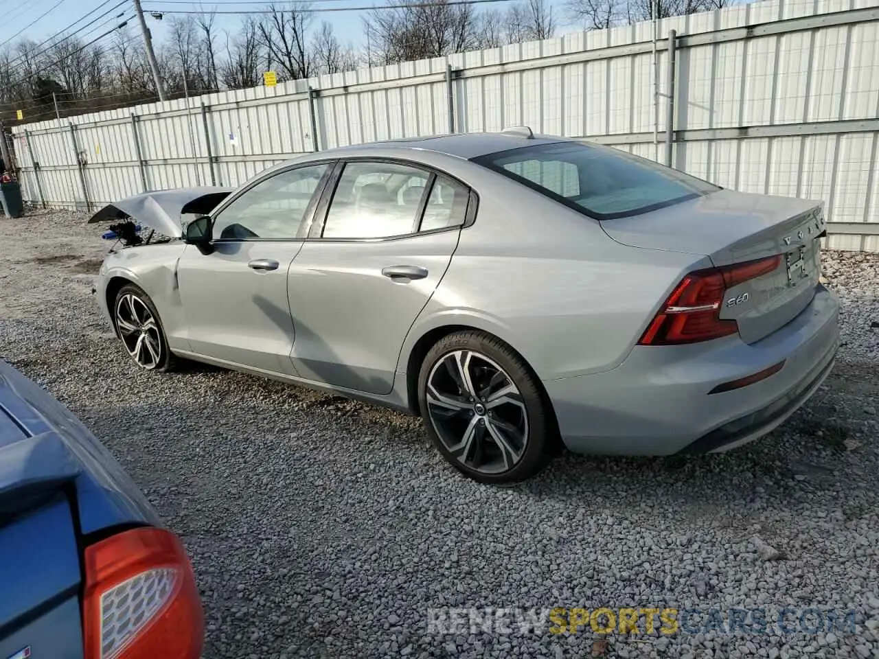 2 fotografías del automóvil dañado 7JRL12TK6RG281147 VOLVO S60 CORE 2024
