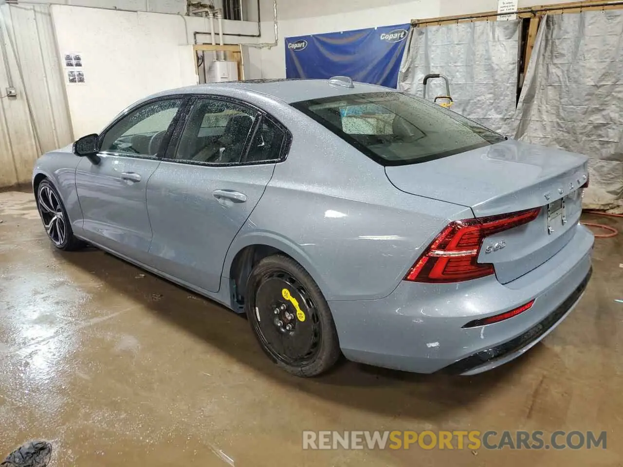 2 fotografías del automóvil dañado 7JRL12TK6RG323395 VOLVO S60 CORE 2024