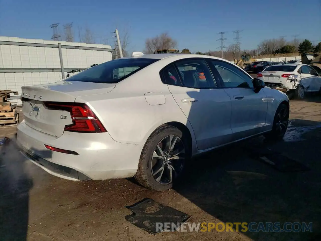 3 fotografías del automóvil dañado 7JRL12FJ4SG366061 VOLVO S60 CORE 2025
