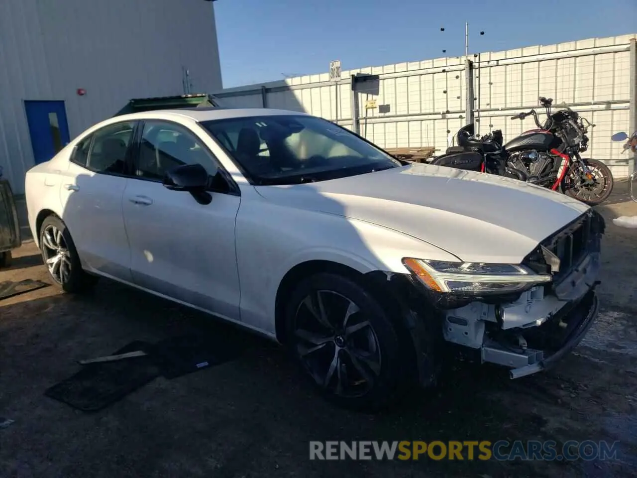 4 fotografías del automóvil dañado 7JRL12FJ4SG366061 VOLVO S60 CORE 2025