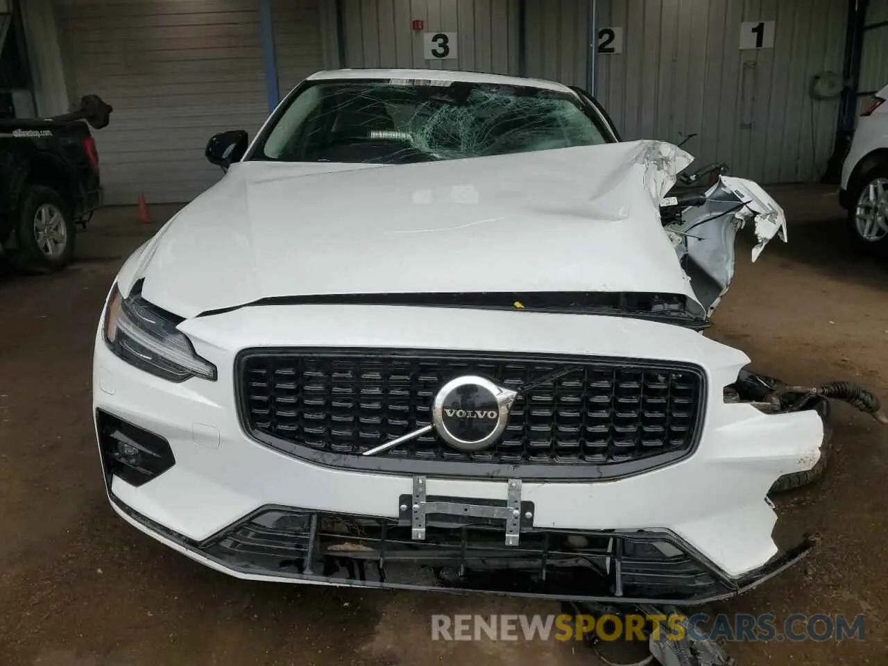 5 fotografías del automóvil dañado 7JRL12GJXSG364362 VOLVO S60 CORE 2025