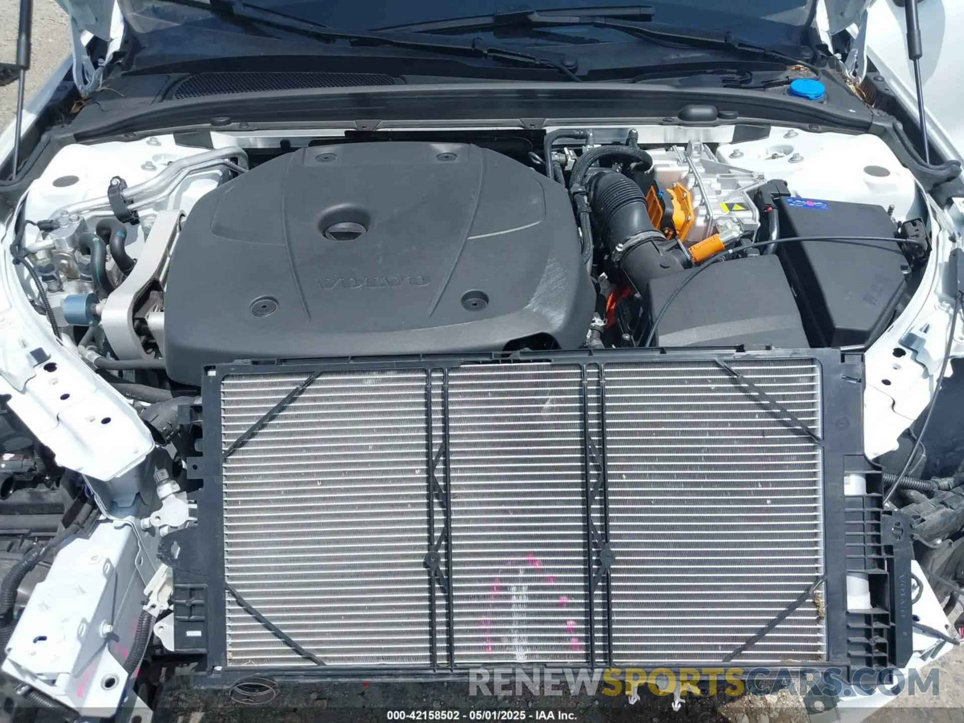 10 fotografías del automóvil dañado 7JRH60FC3SG368736 VOLVO S60 PLUG-IN HYBRID 2025
