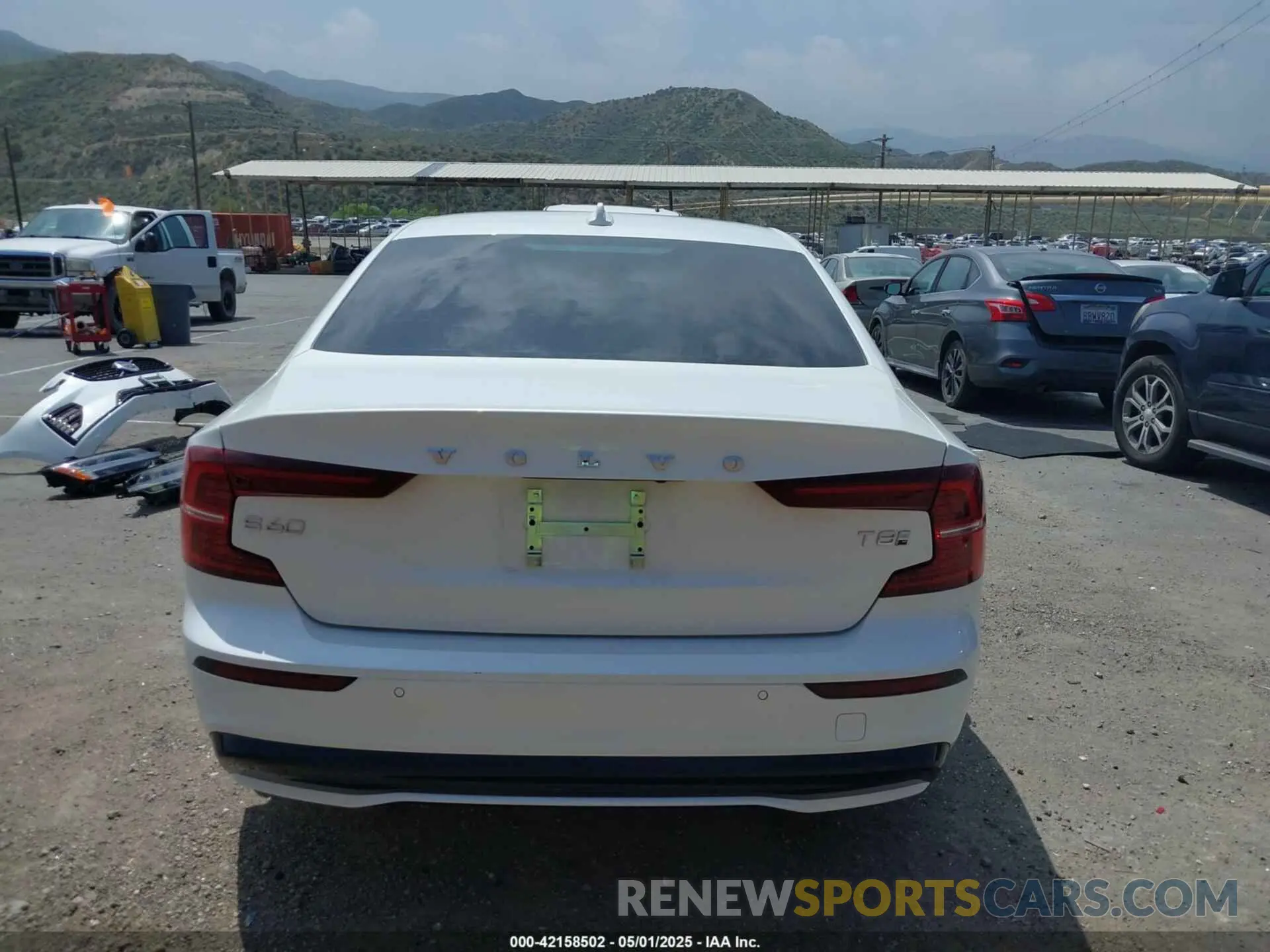 17 fotografías del automóvil dañado 7JRH60FC3SG368736 VOLVO S60 PLUG-IN HYBRID 2025