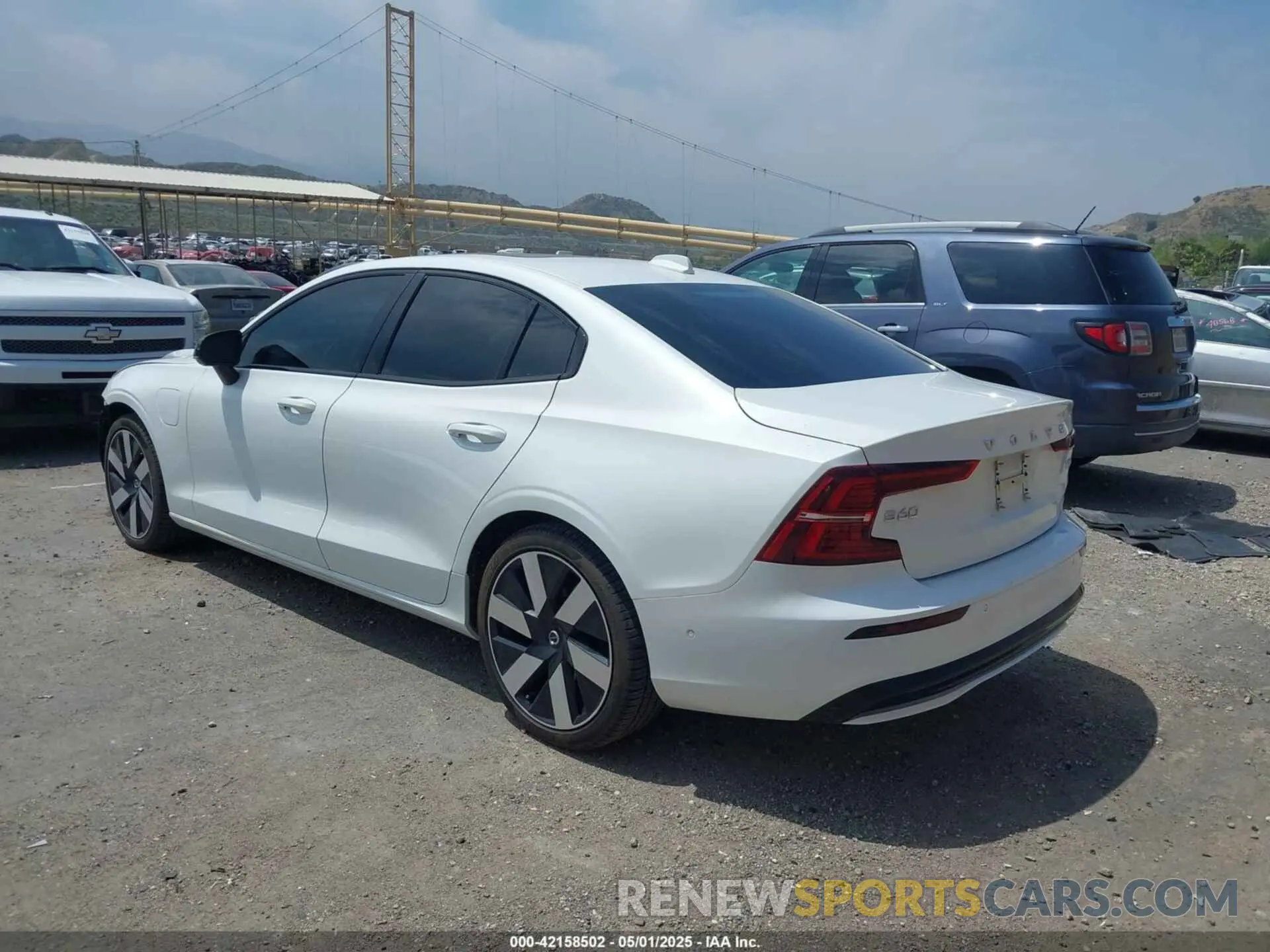 3 fotografías del automóvil dañado 7JRH60FC3SG368736 VOLVO S60 PLUG-IN HYBRID 2025