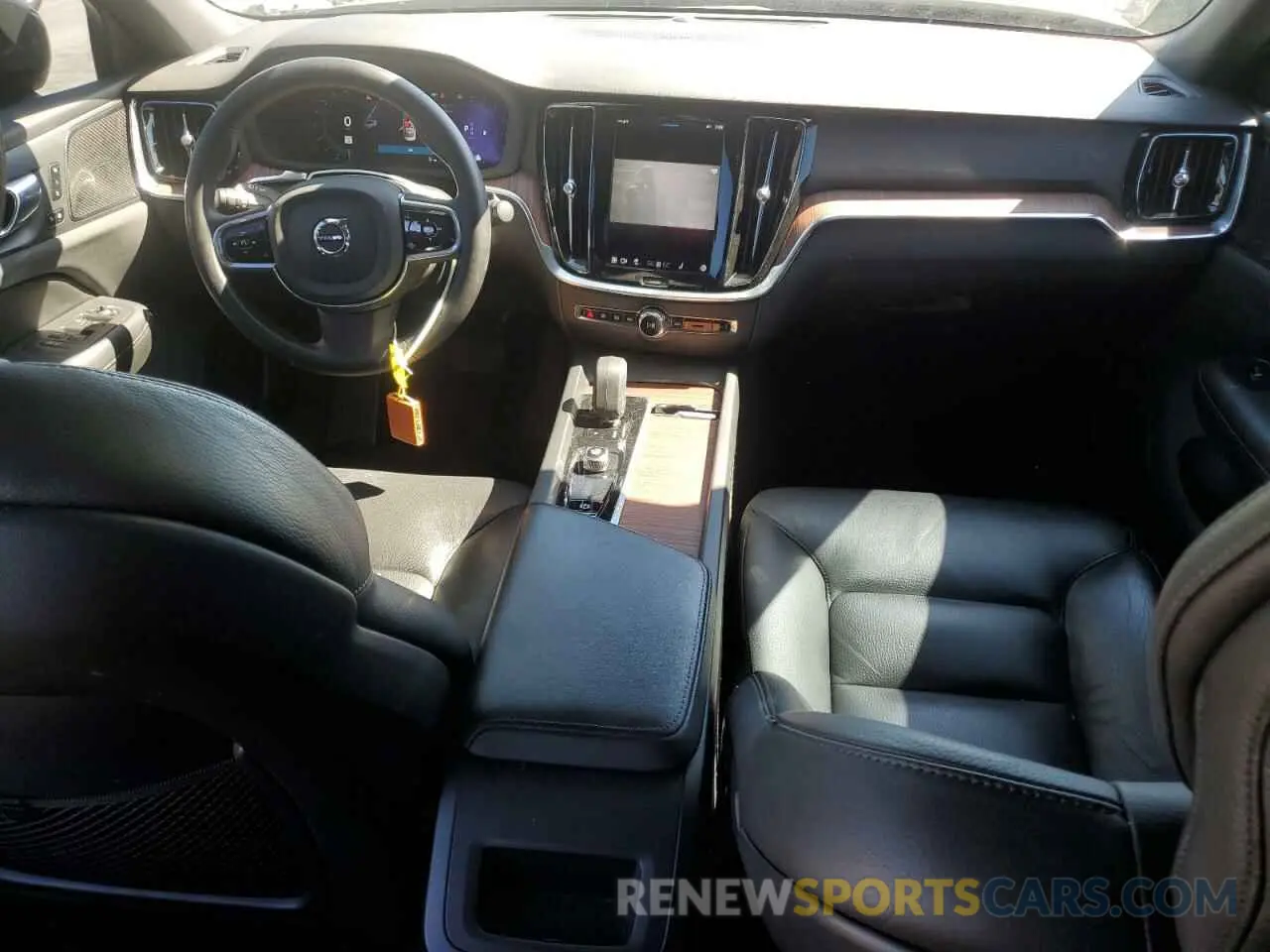 8 fotografías del automóvil dañado 7JRL12FT0PG250400 VOLVO S60 PLUS 2023