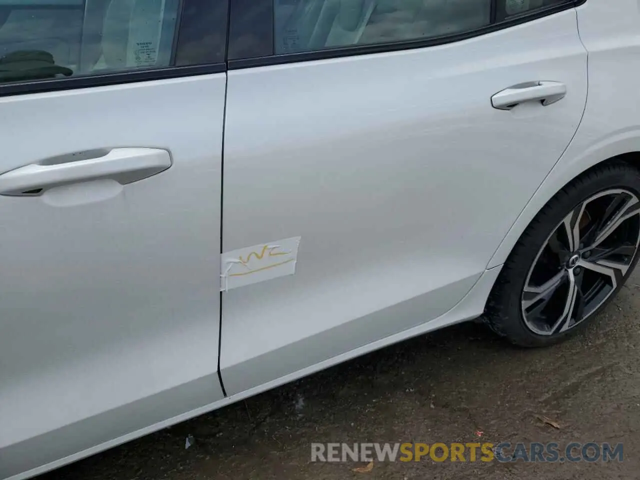 14 fotografías del automóvil dañado 7JRL12TW9PG230208 VOLVO S60 PLUS 2023