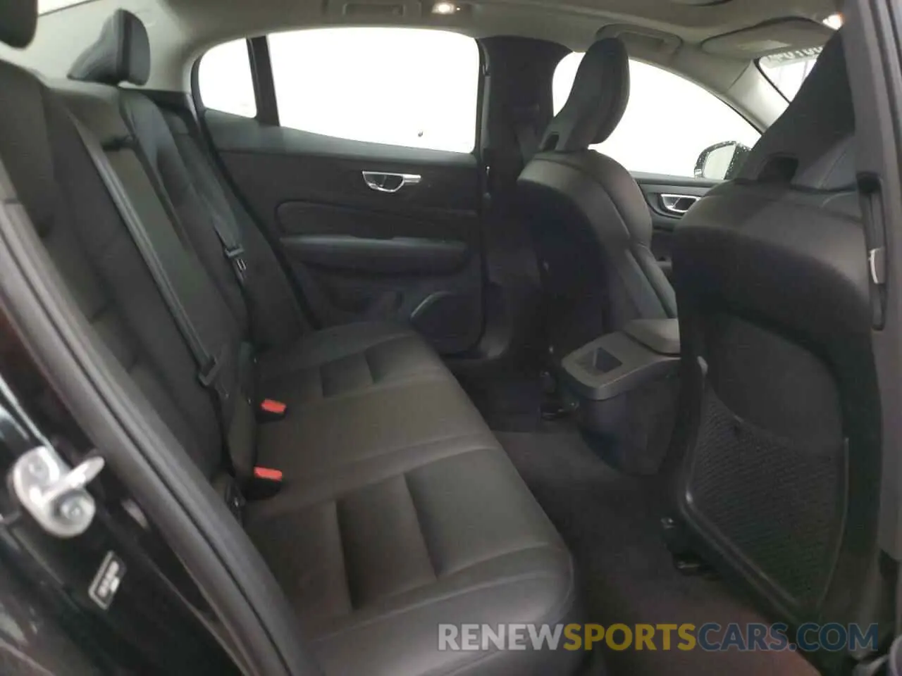 10 fotografías del automóvil dañado 7JRL12FL1RG317699 VOLVO S60 PLUS 2024