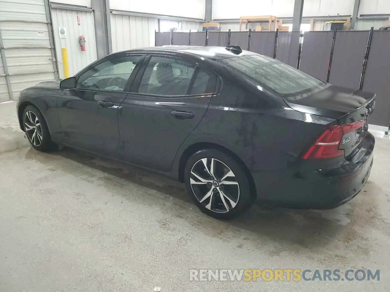 2 fotografías del automóvil dañado 7JRL12FL1RG317699 VOLVO S60 PLUS 2024