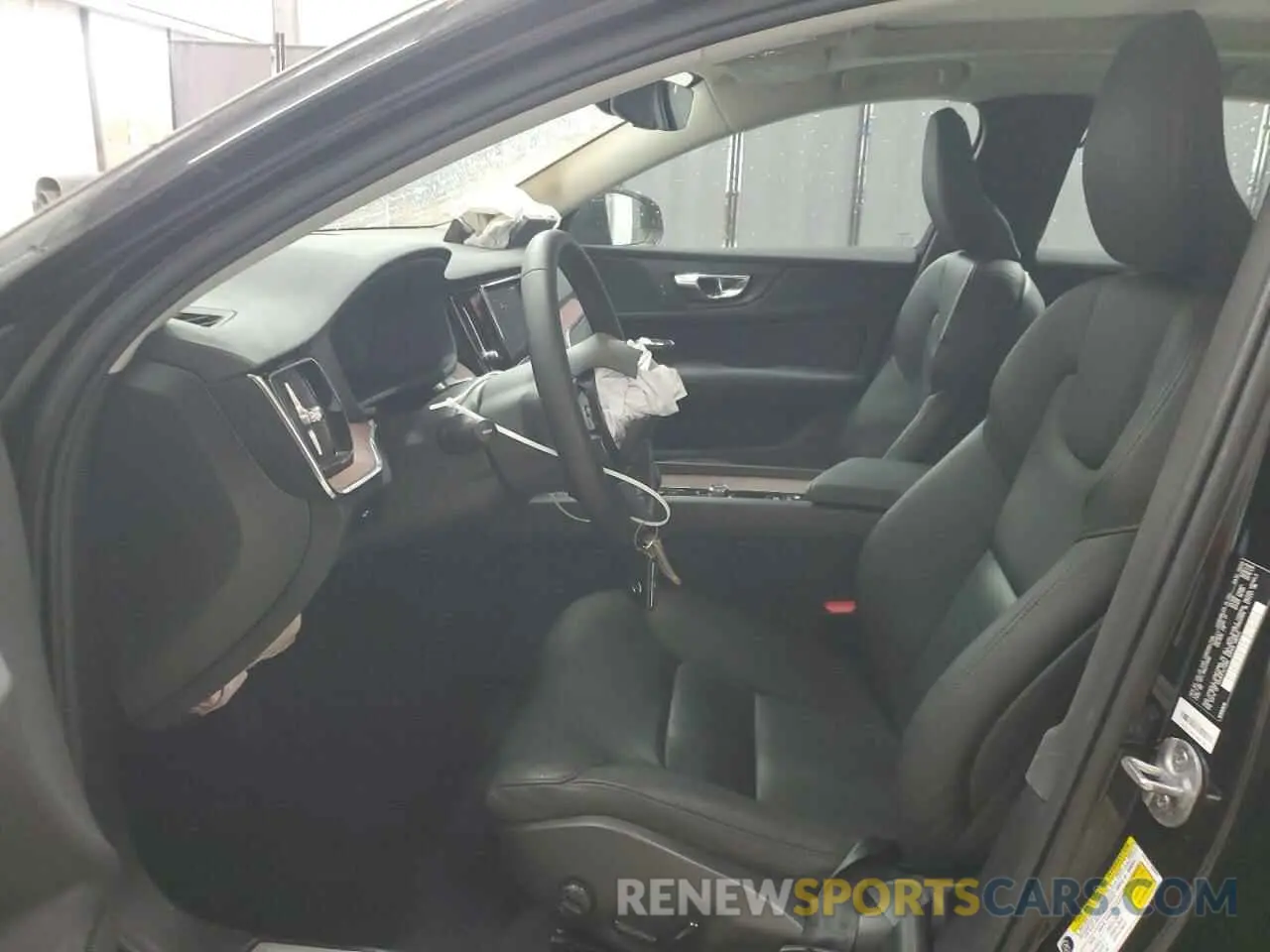 7 fotografías del automóvil dañado 7JRL12FL1RG317699 VOLVO S60 PLUS 2024