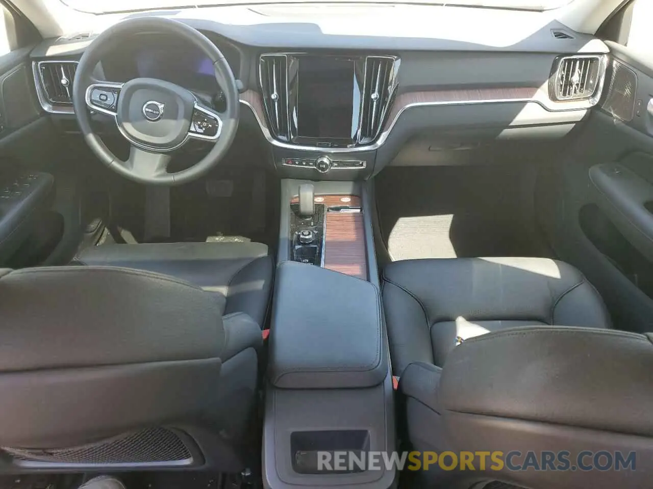 8 fotografías del automóvil dañado 7JRL12FL4RG300900 VOLVO S60 PLUS 2024