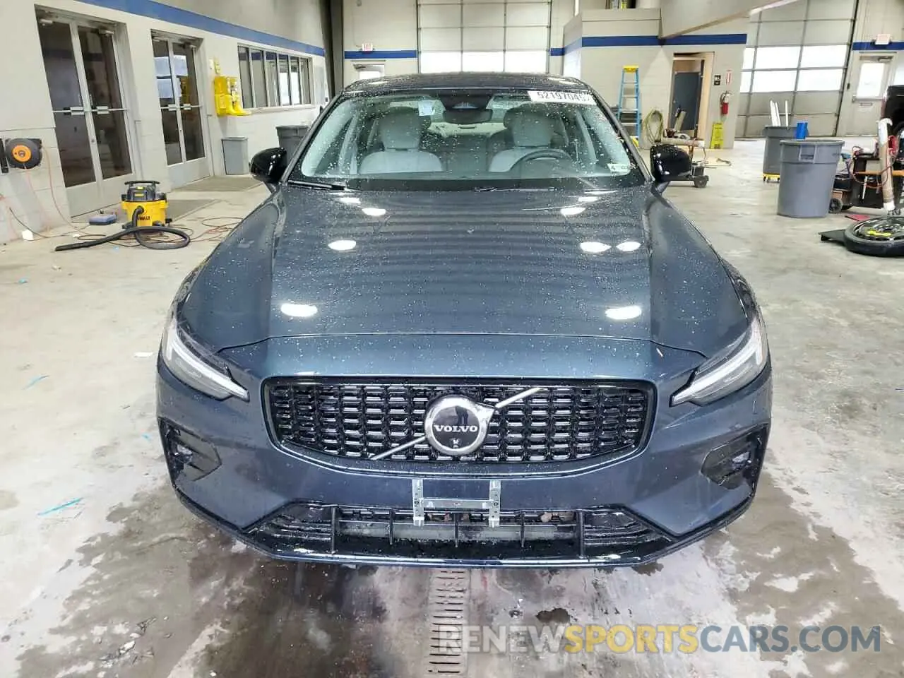 5 fotografías del automóvil dañado 7JRL12FL7RG314435 VOLVO S60 PLUS 2024