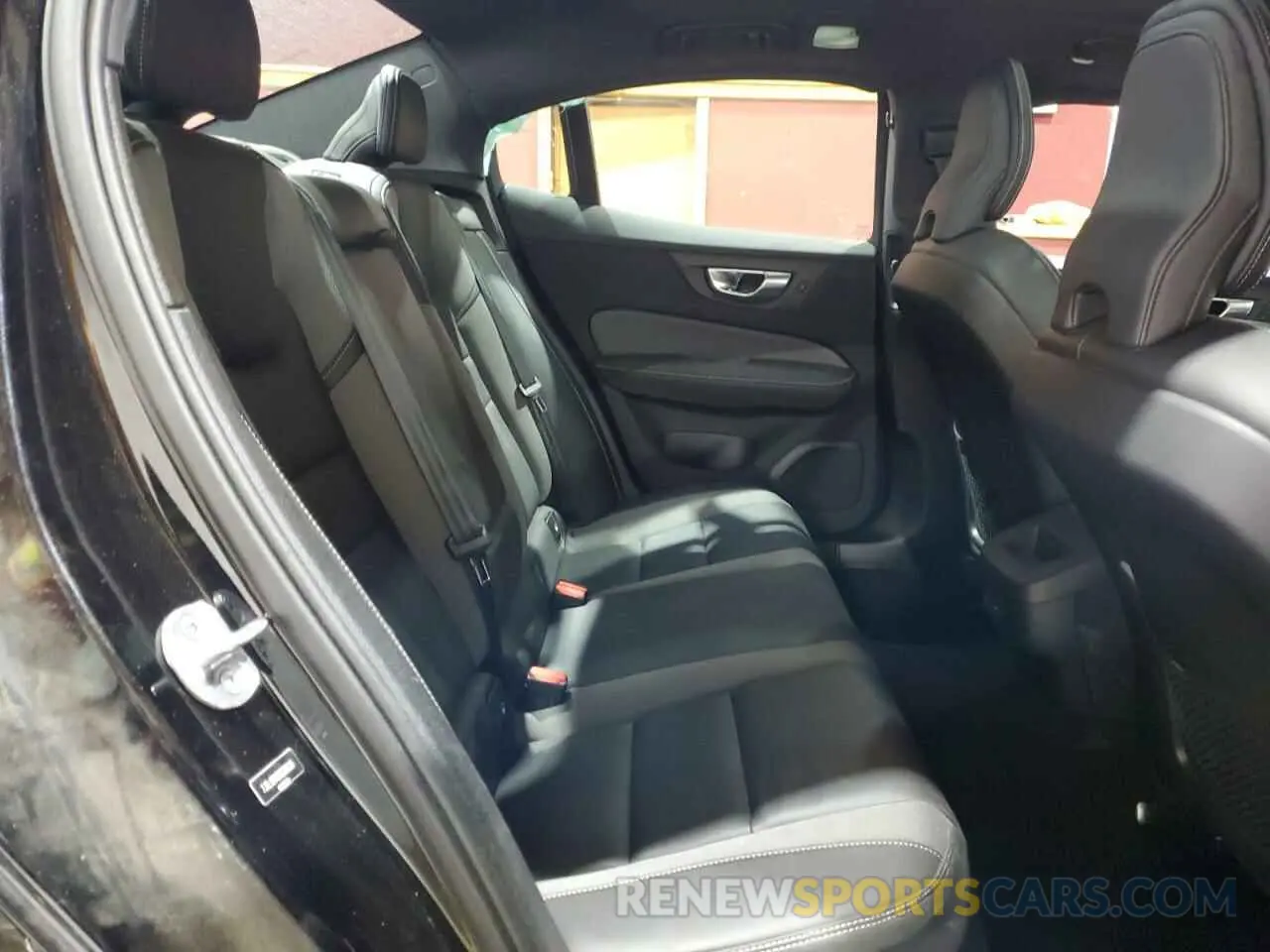 10 fotografías del automóvil dañado 7JRL12TH5RG308326 VOLVO S60 PLUS 2024