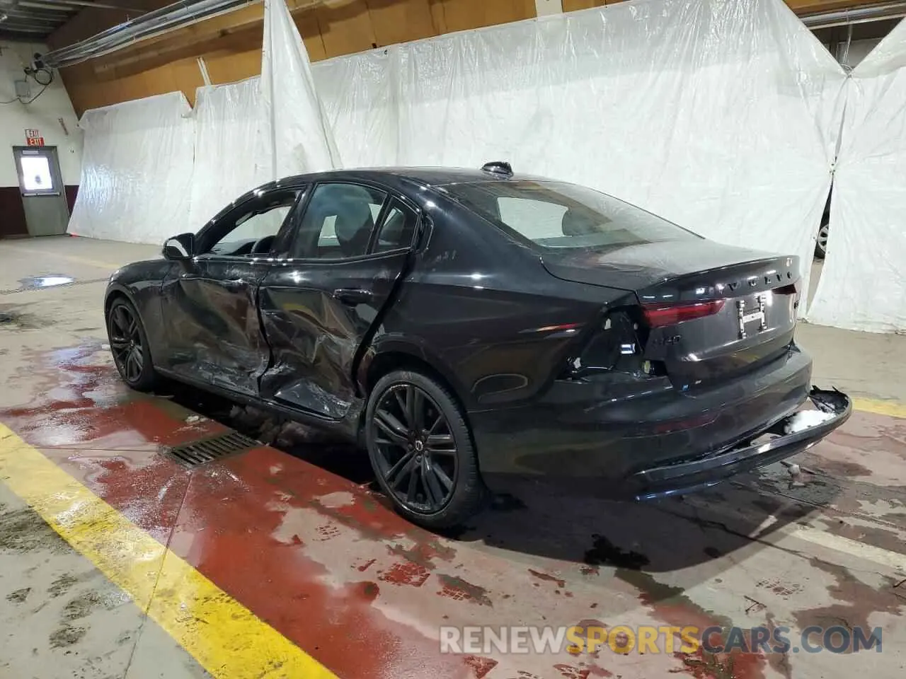 2 fotografías del automóvil dañado 7JRL12TH5RG308326 VOLVO S60 PLUS 2024