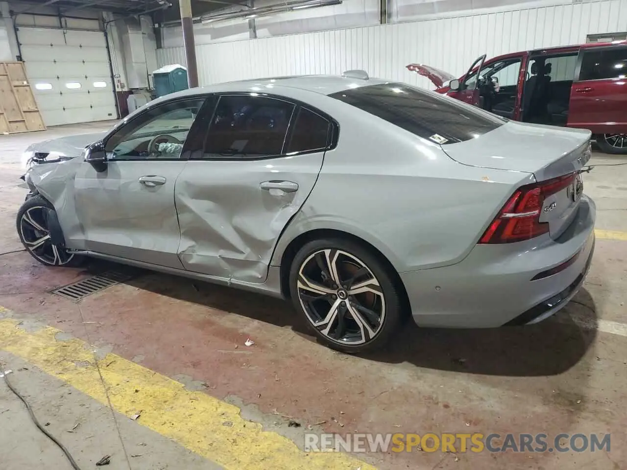 2 fotografías del automóvil dañado 7JRL12TL8RG282776 VOLVO S60 PLUS 2024
