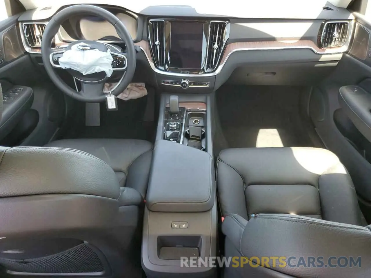 8 fotografías del automóvil dañado 7JRL12TL8RG312505 VOLVO S60 PLUS 2024