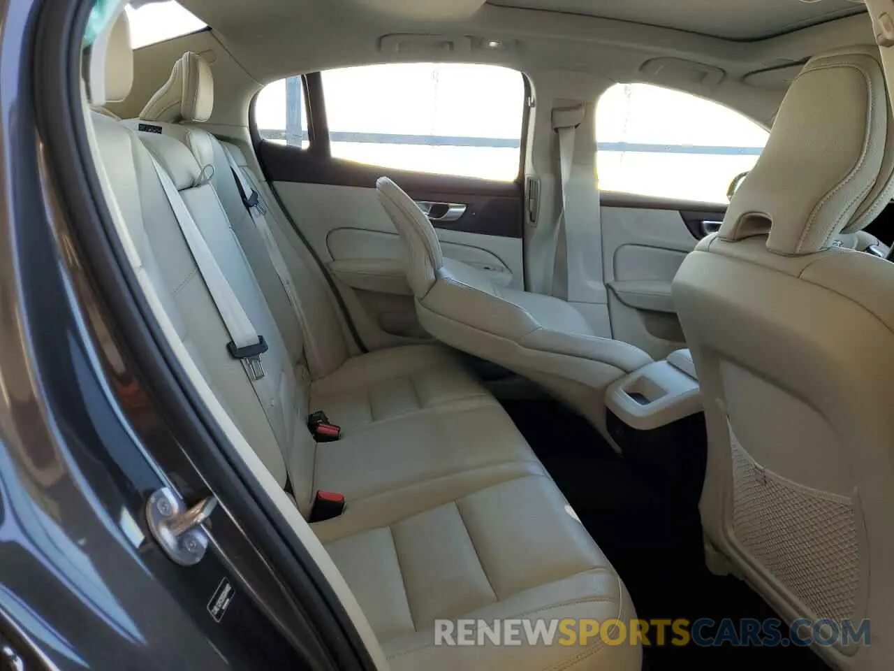 10 fotografías del automóvil dañado 7JRL12FC5SG364482 VOLVO S60 PLUS 2025